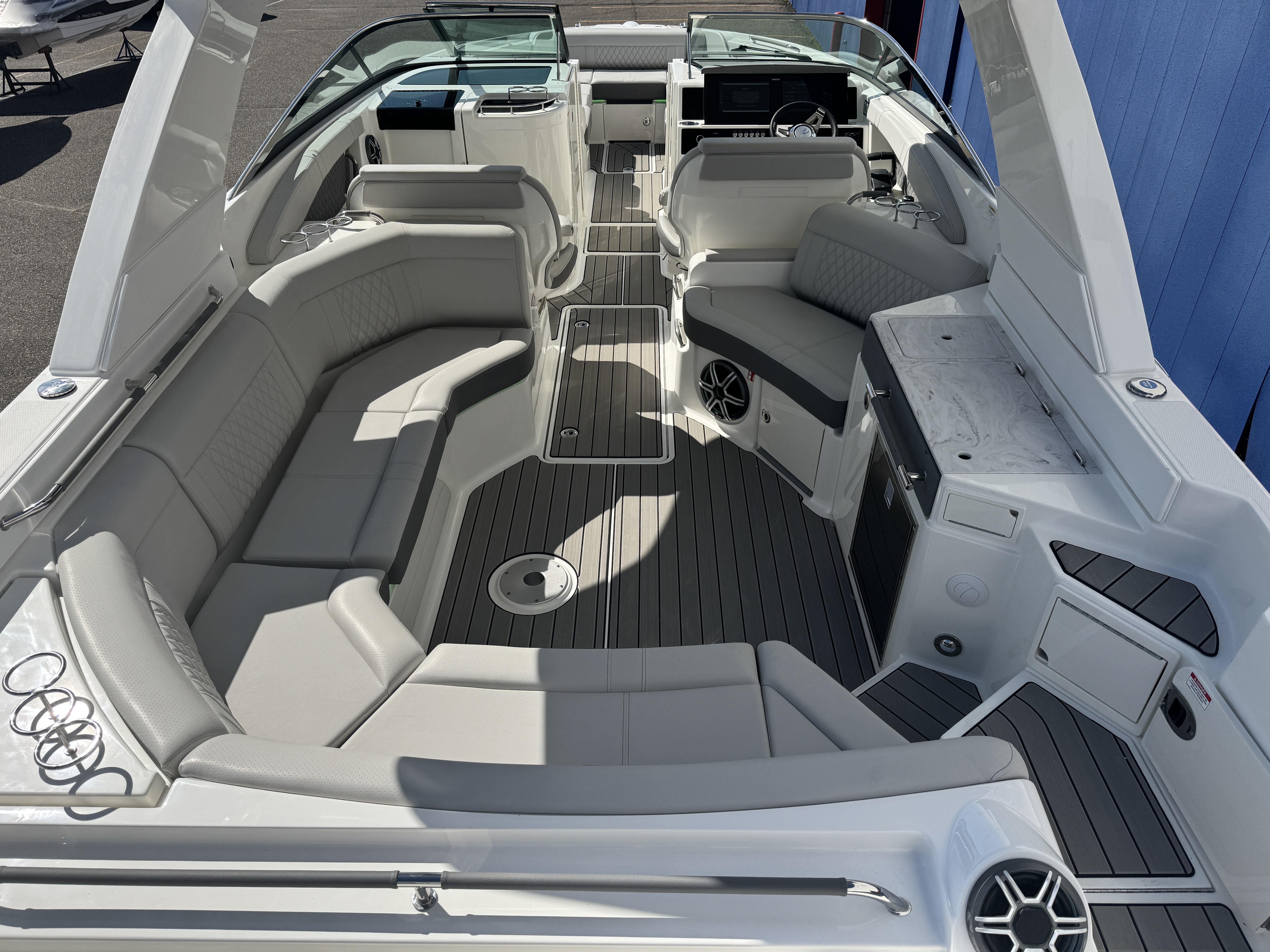 2026 Sea Ray SLX 350 Image Thumbnail #11