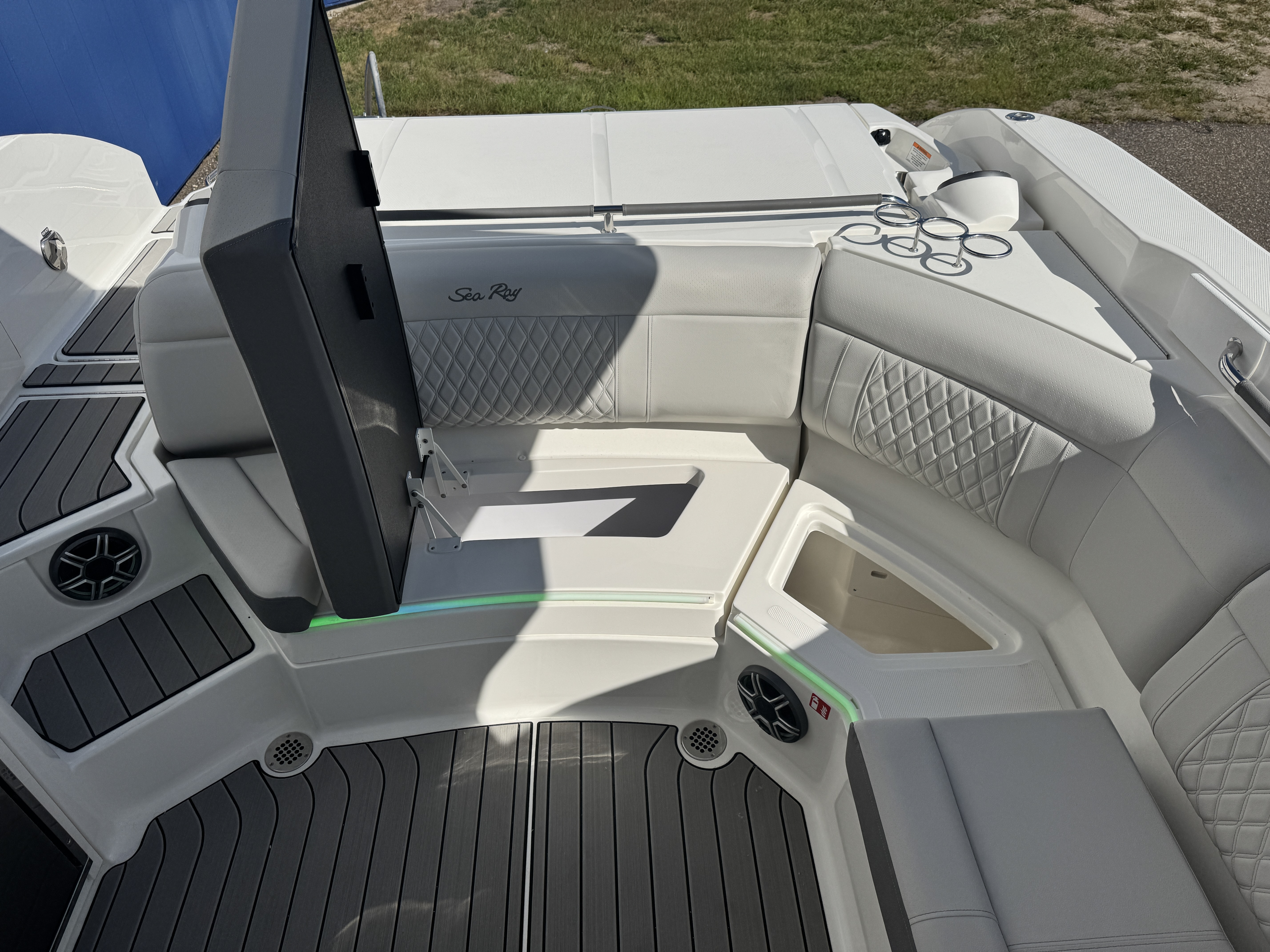2026 Sea Ray SLX 350 Image Thumbnail #18