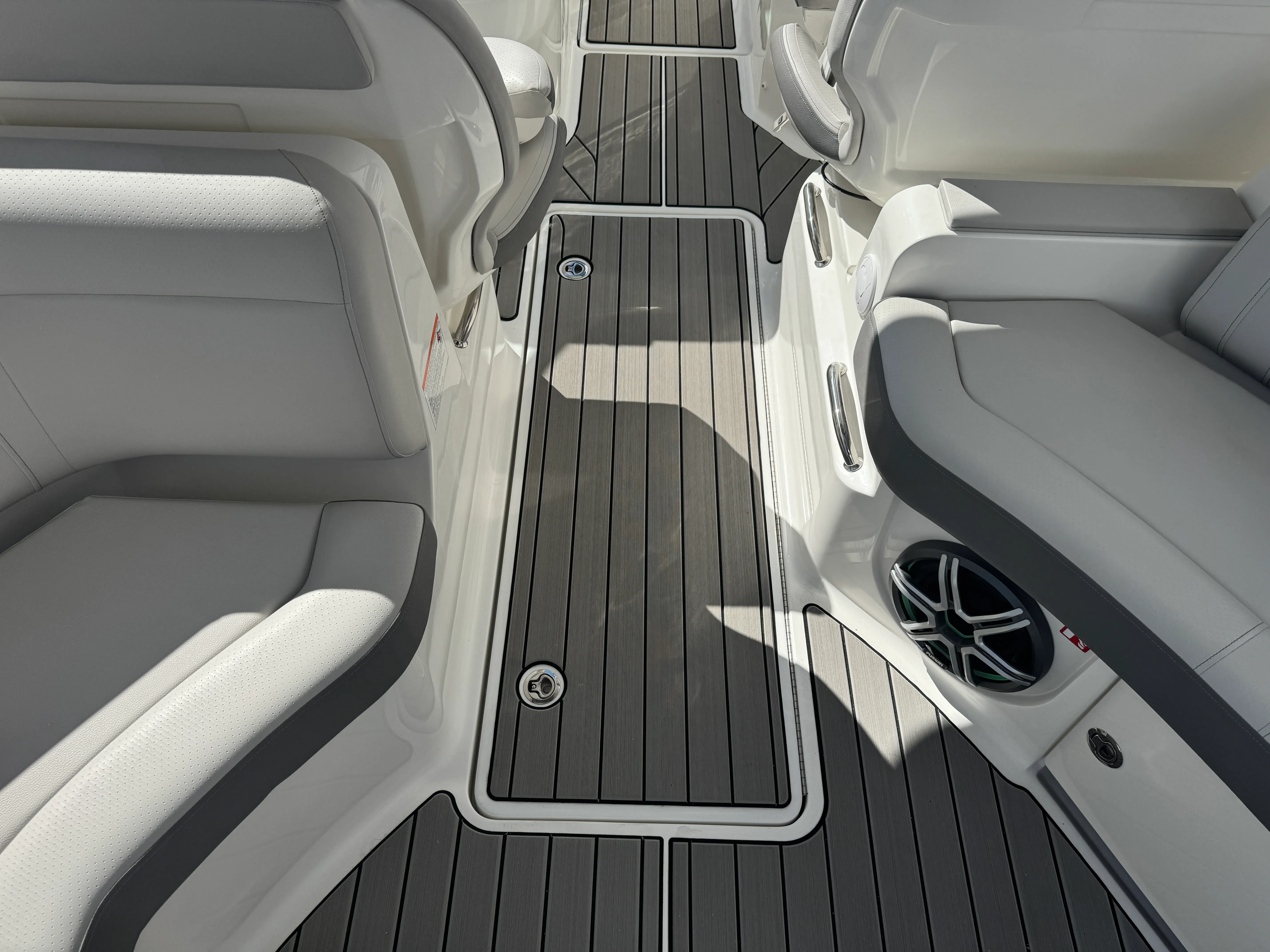 2026 Sea Ray SLX 350 Image Thumbnail #26