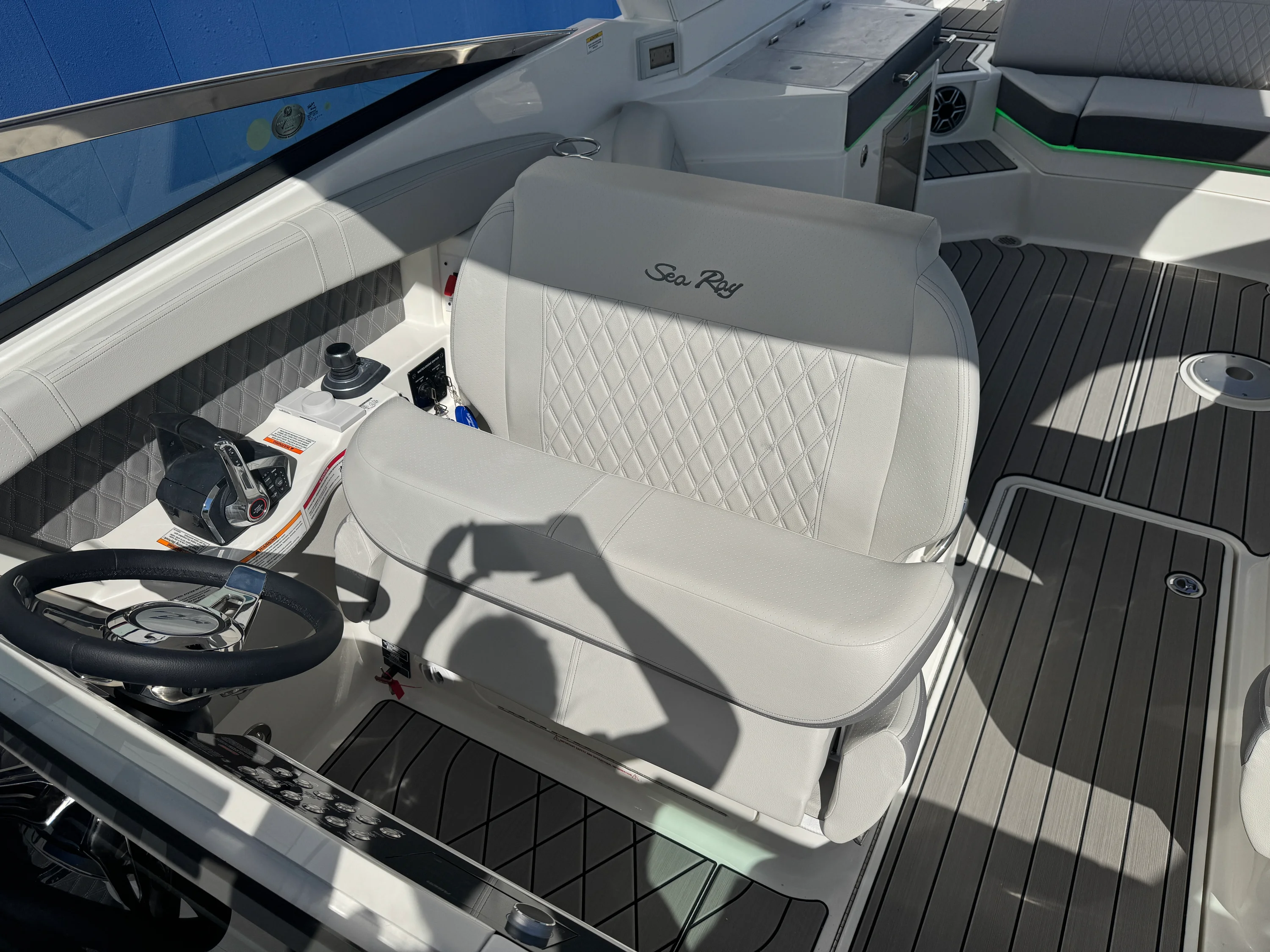 2026 Sea Ray SLX 350 Image Thumbnail #35