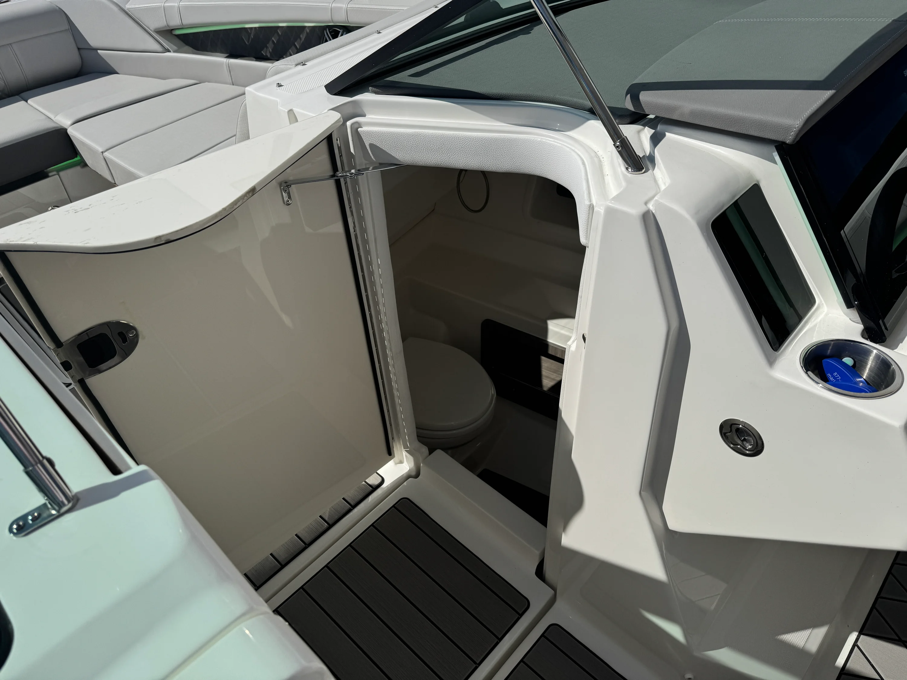 2026 Sea Ray SLX 350 Image Thumbnail #42