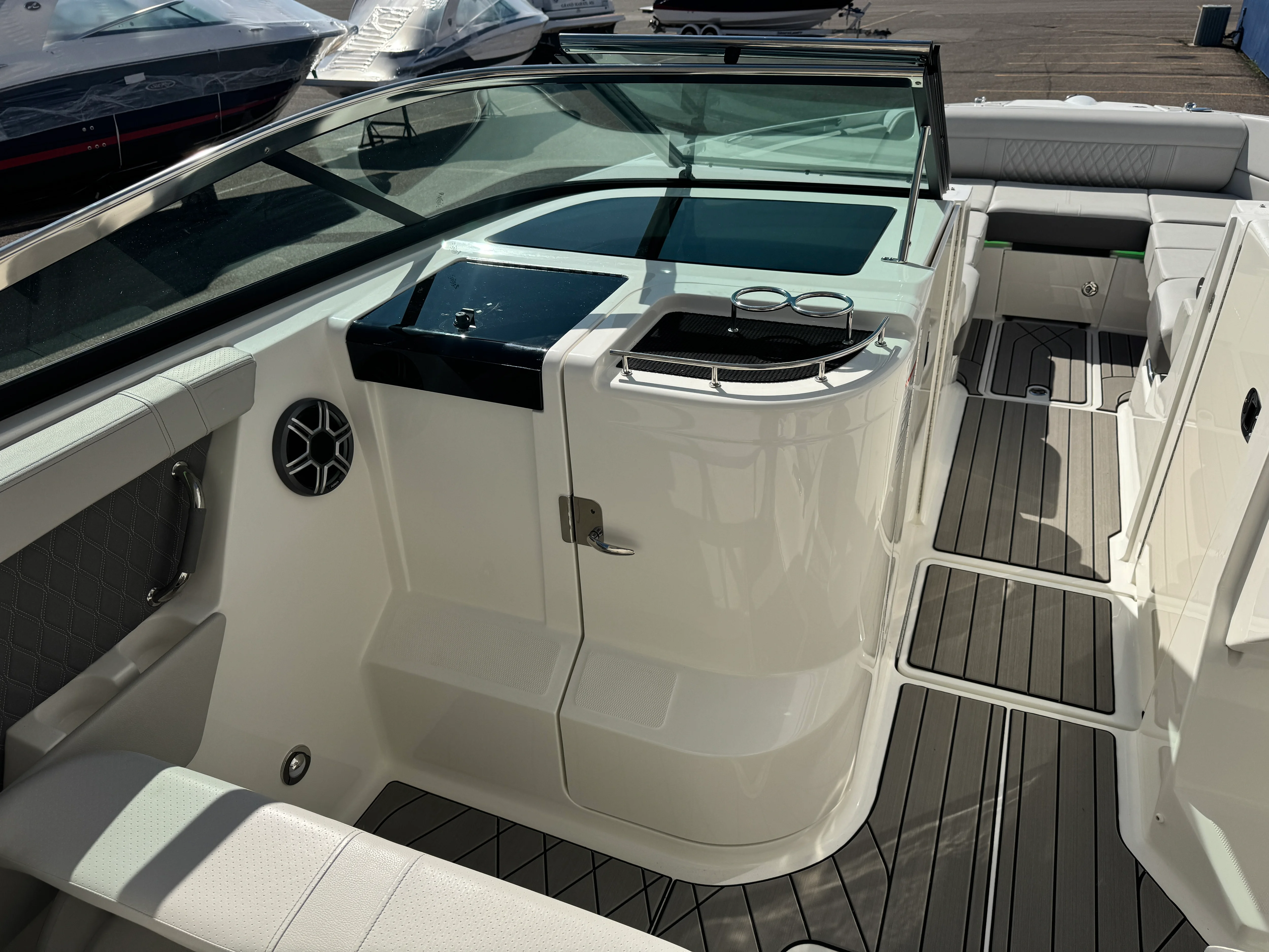 2026 Sea Ray SLX 350 Image Thumbnail #30