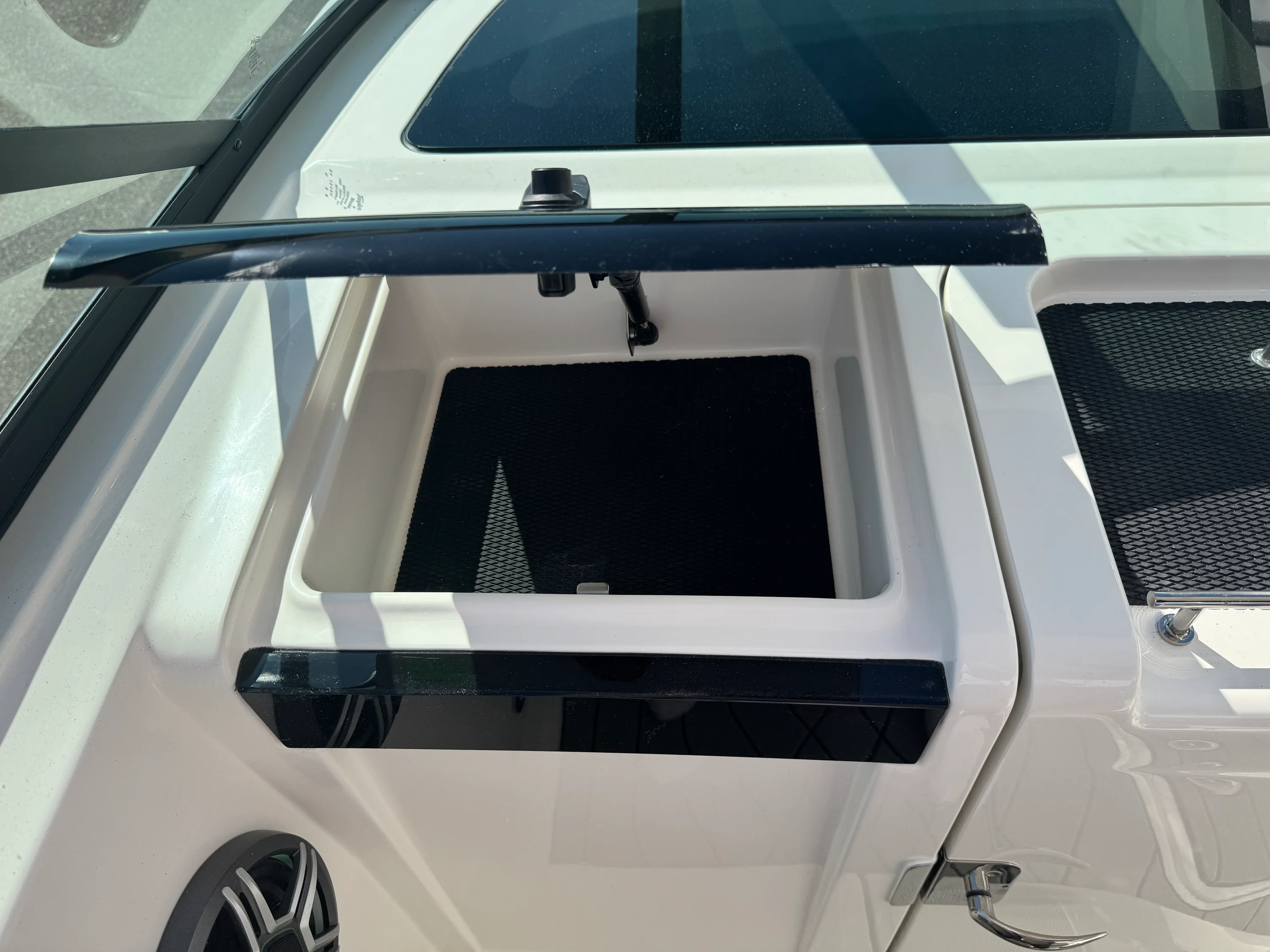 2026 Sea Ray SLX 350 Image Thumbnail #34