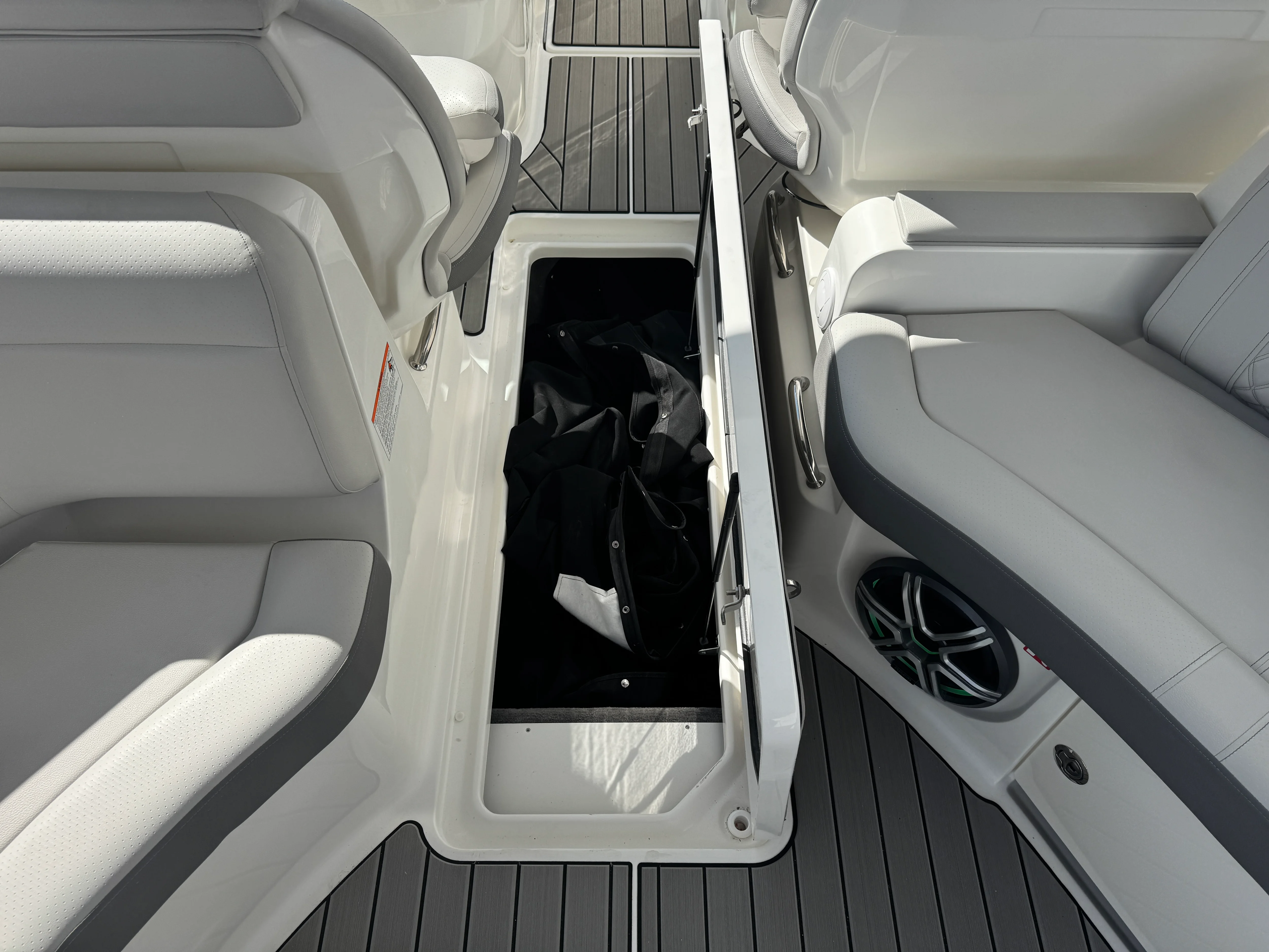 2026 Sea Ray SLX 350 Image Thumbnail #27