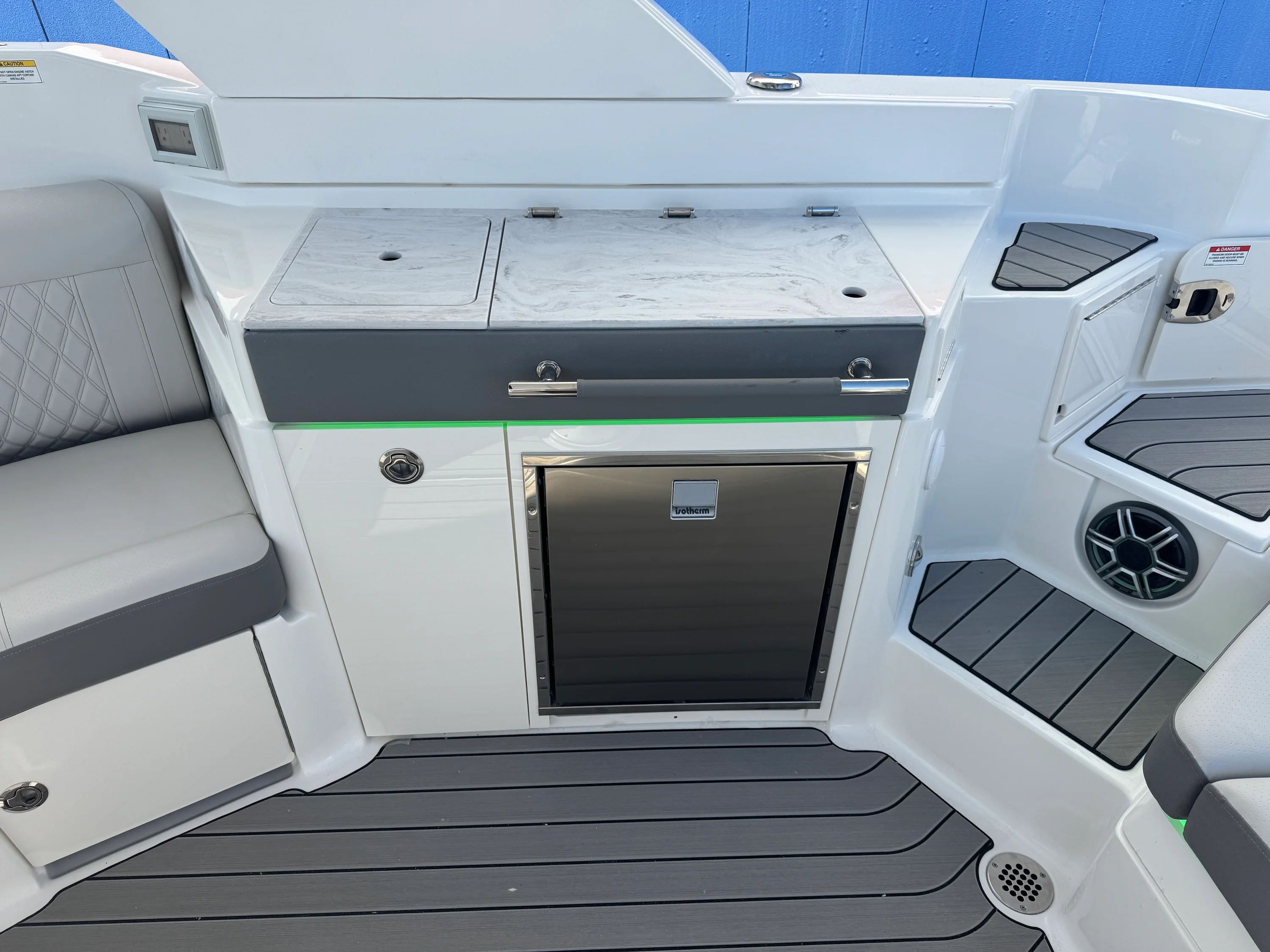 2026 Sea Ray SLX 350 Image Thumbnail #14