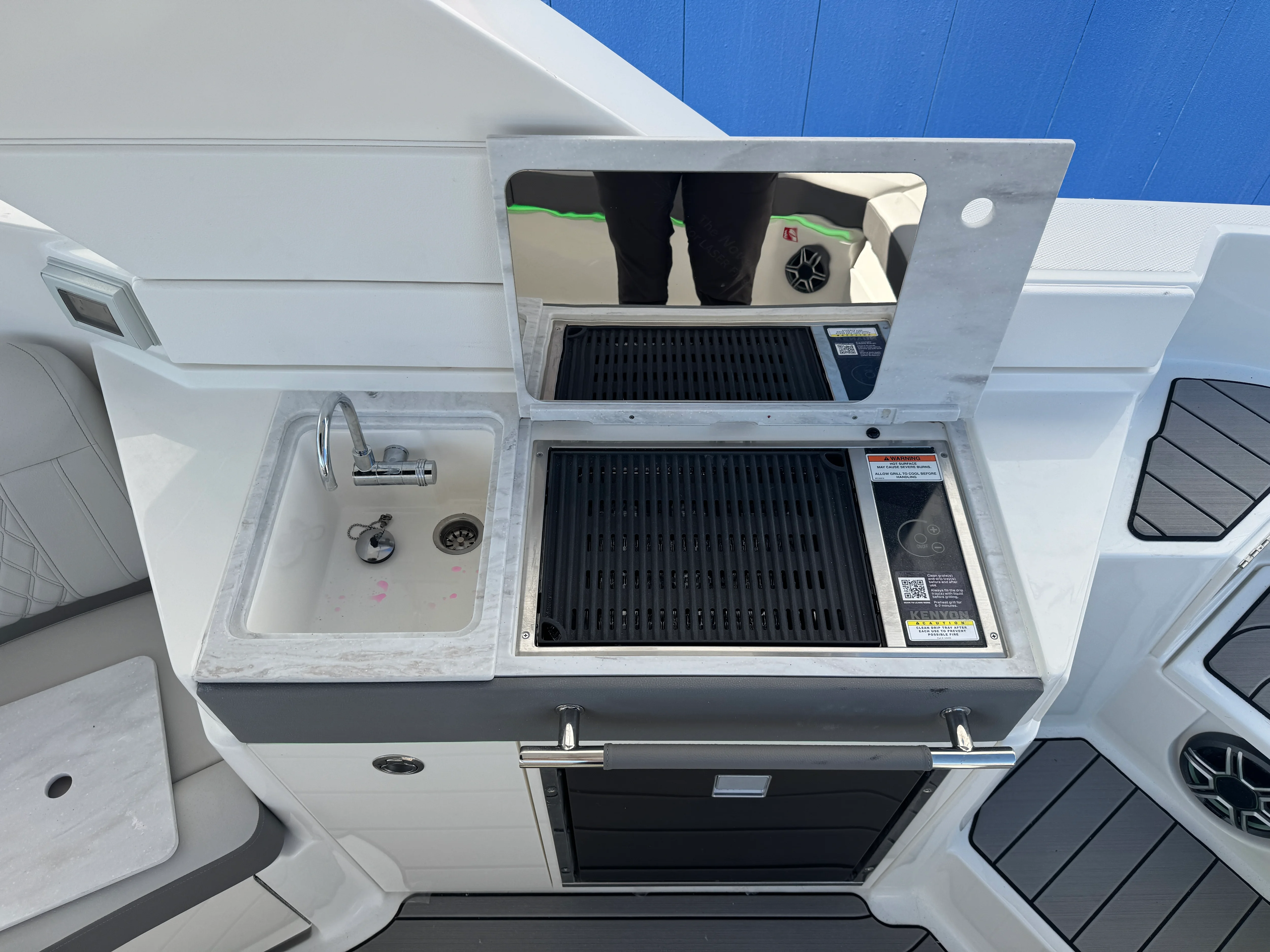 2026 Sea Ray SLX 350 Image Thumbnail #15