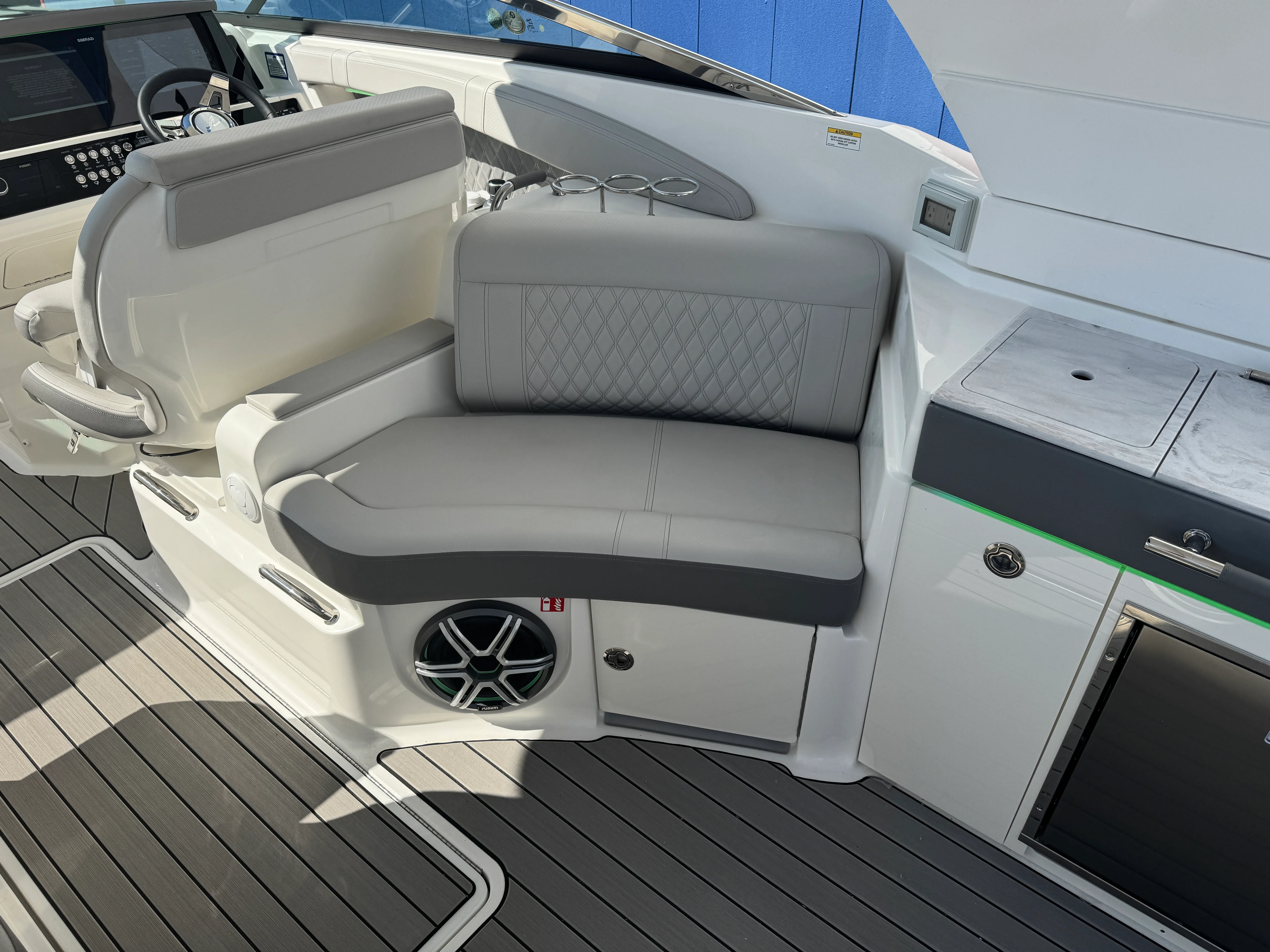 2026 Sea Ray SLX 350 Image Thumbnail #24