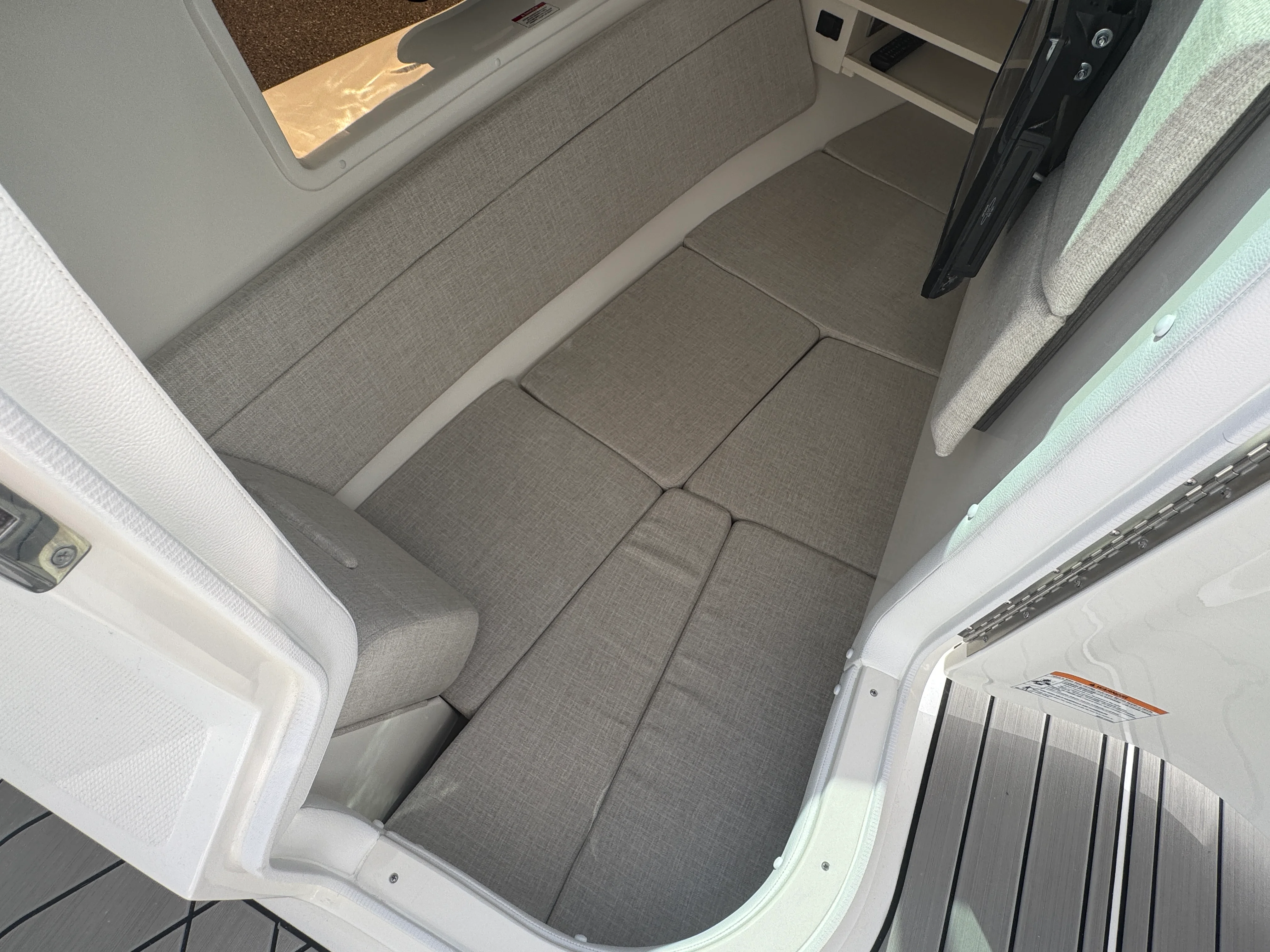 2026 Sea Ray SLX 350 Image Thumbnail #32