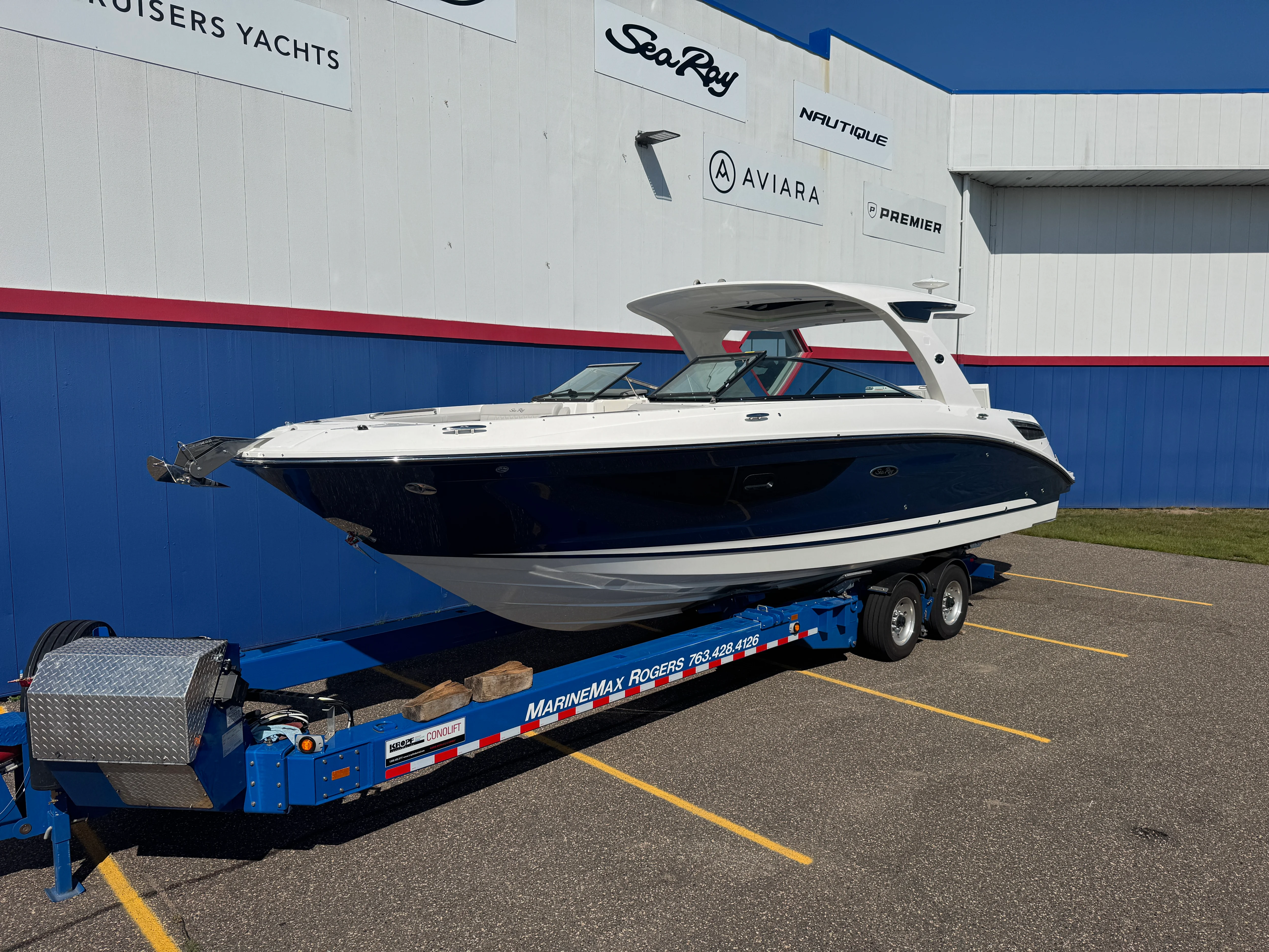 2026 Sea Ray SLX 350 Image Thumbnail #0