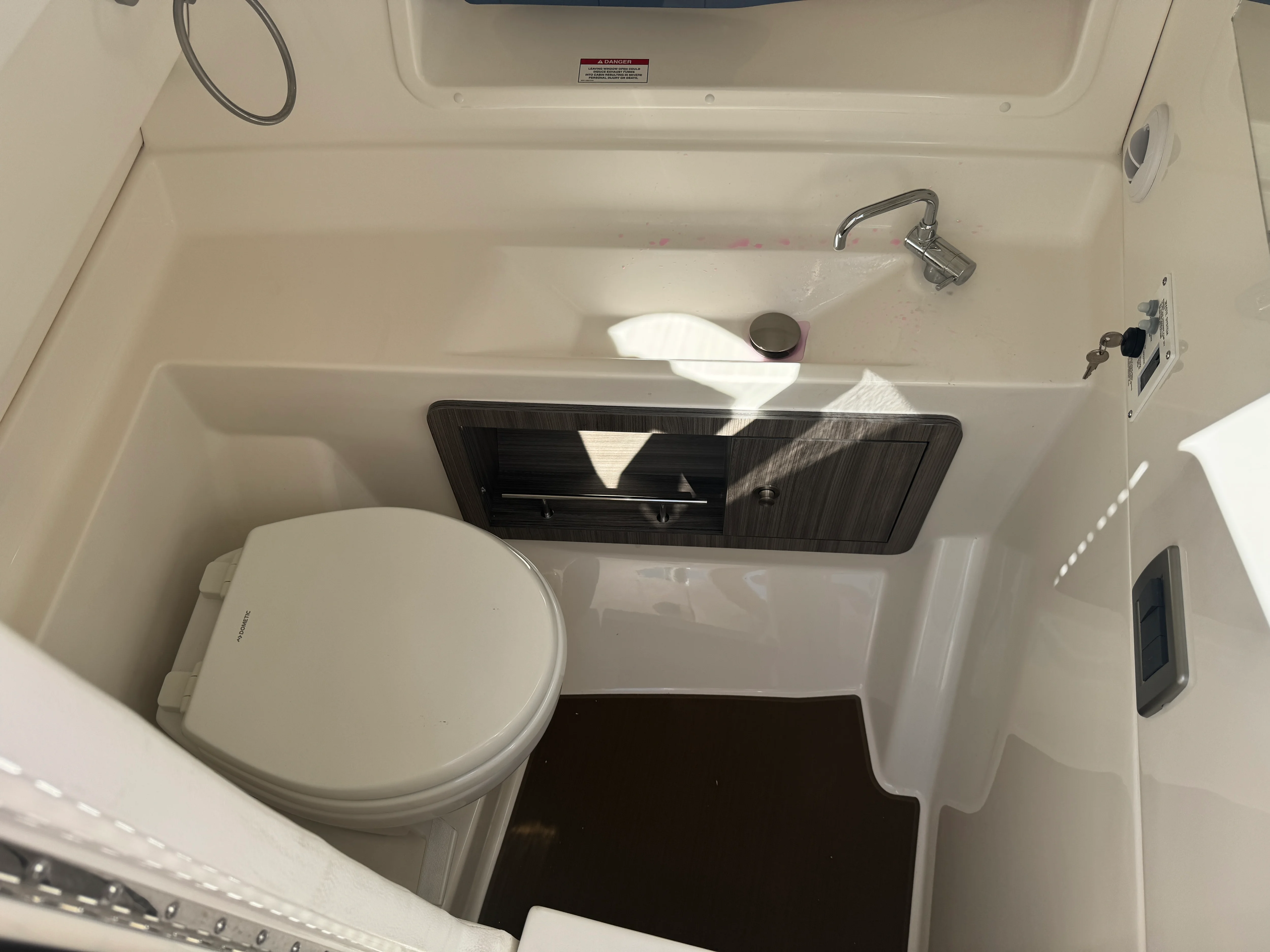 2026 Sea Ray SLX 350 Image Thumbnail #43