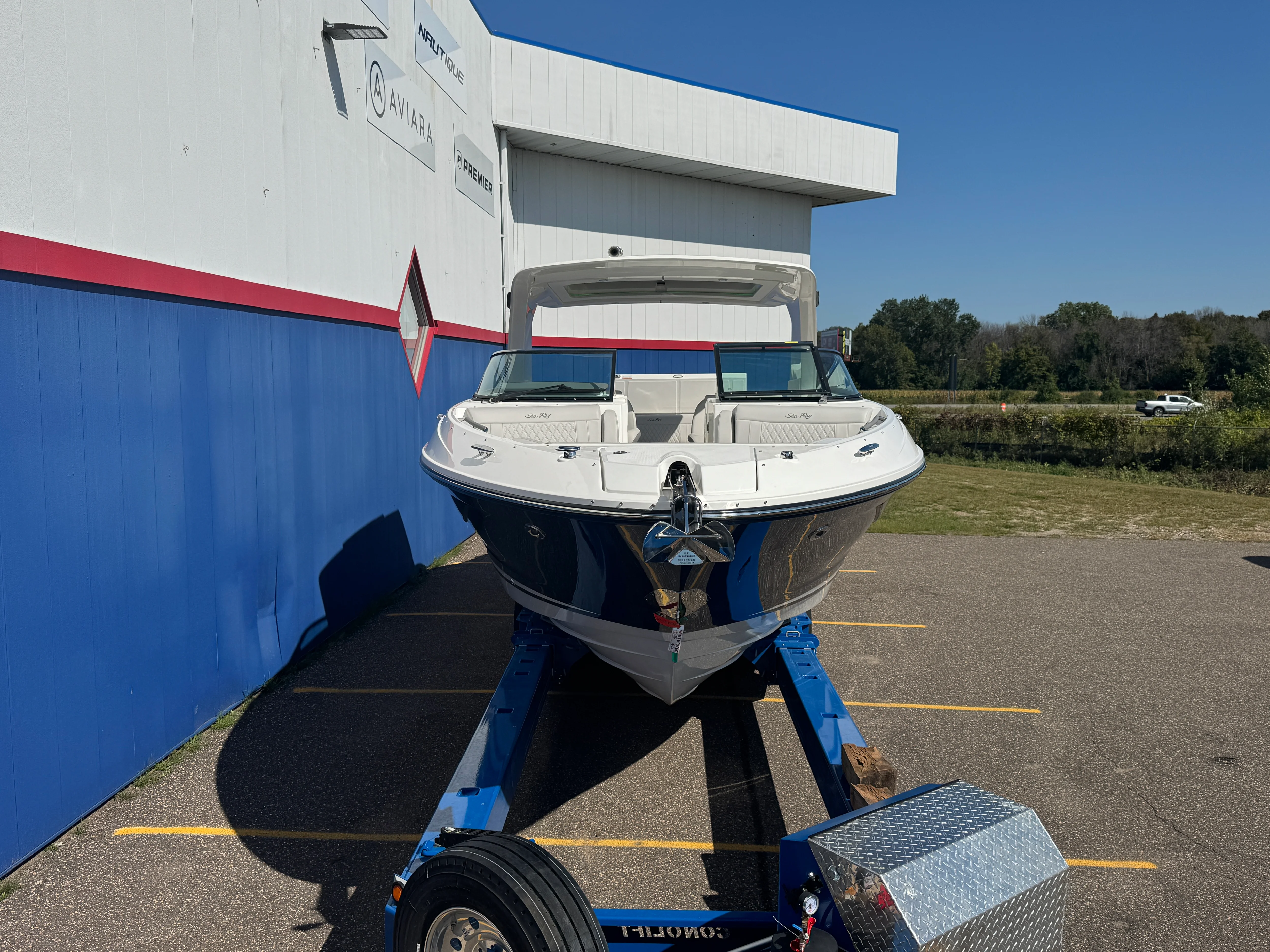 2026 Sea Ray SLX 350 Image Thumbnail #1