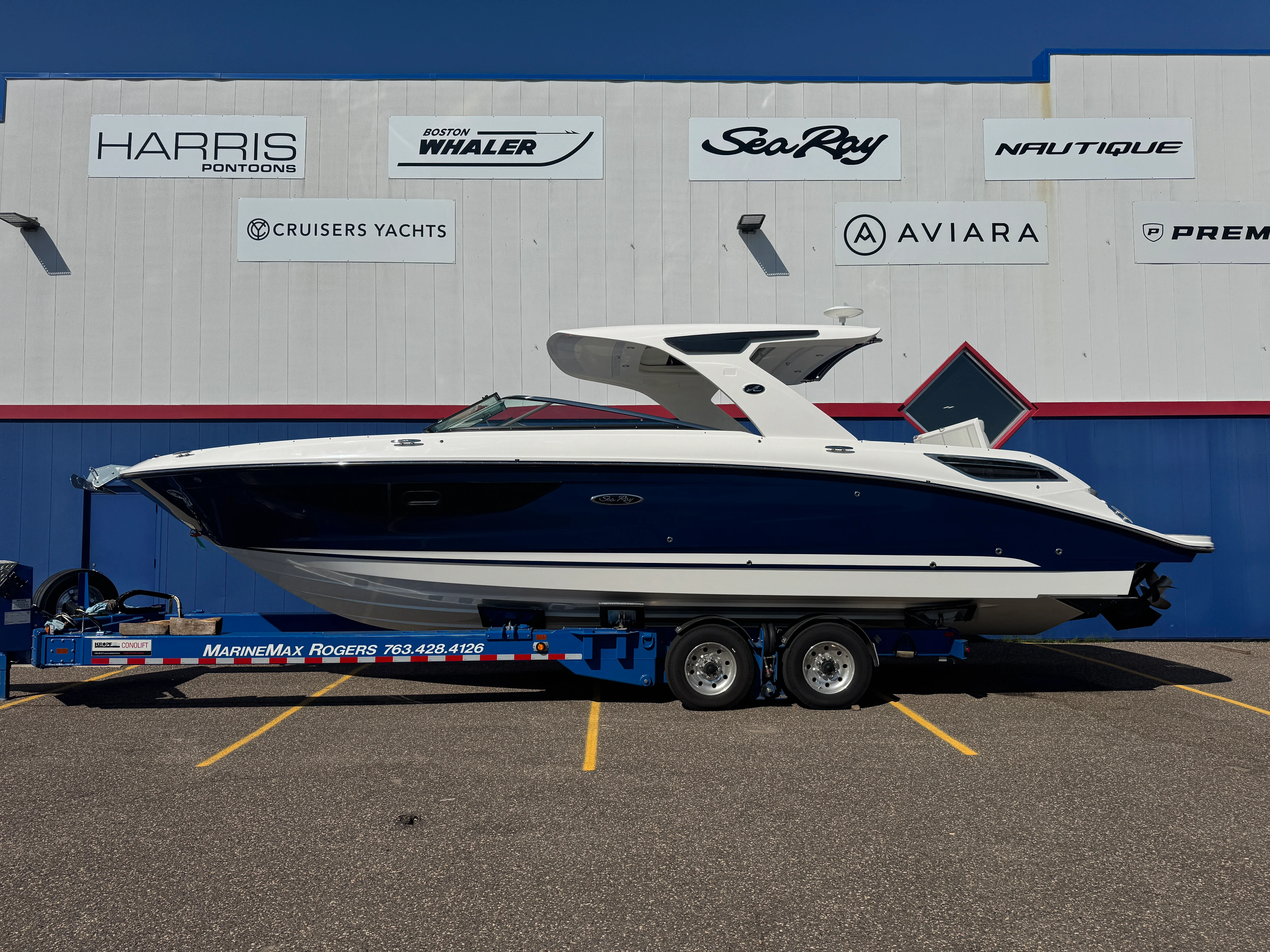 2026 Sea Ray SLX 350 Image Thumbnail #2