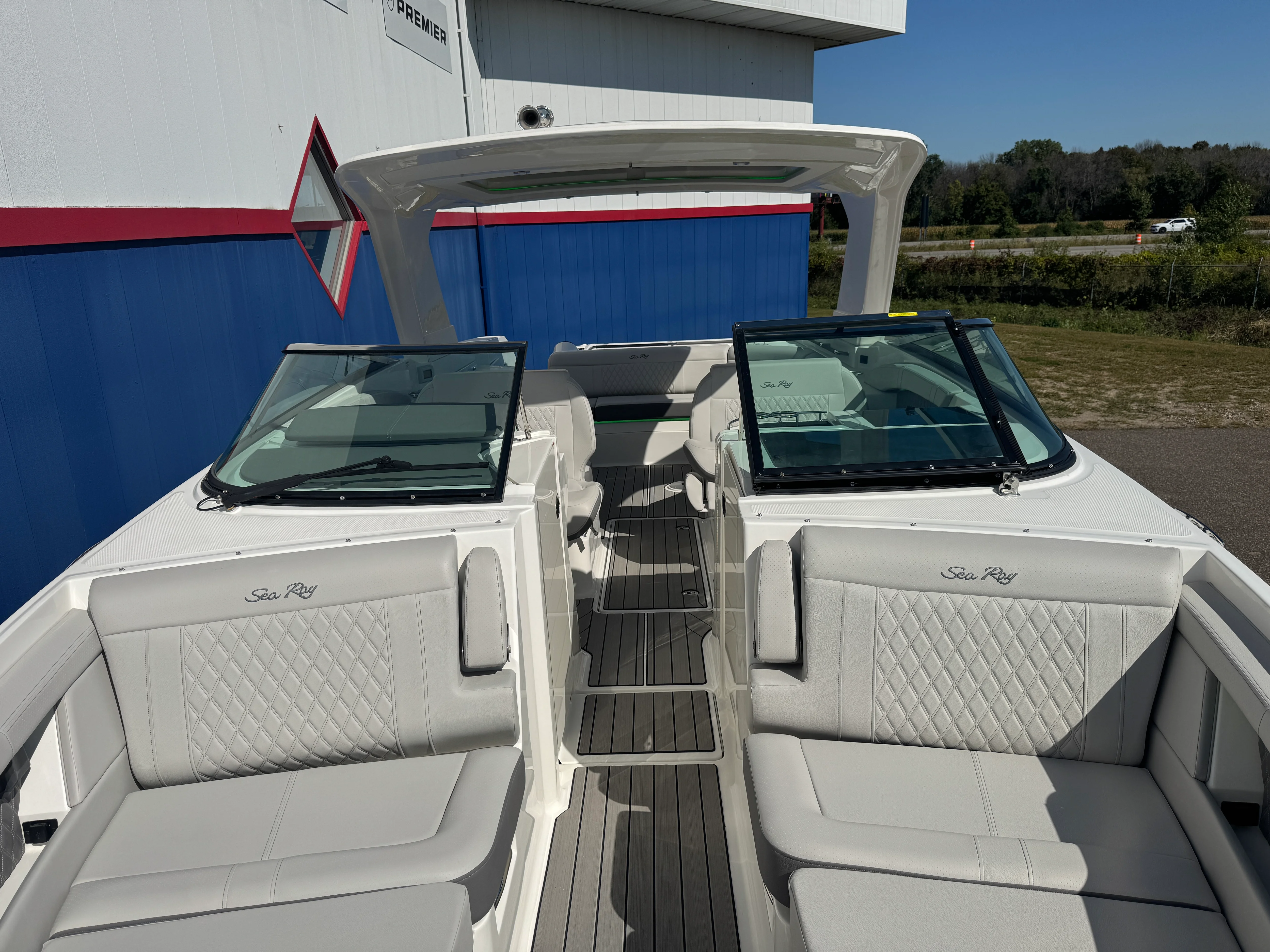 2026 Sea Ray SLX 350 Image Thumbnail #50