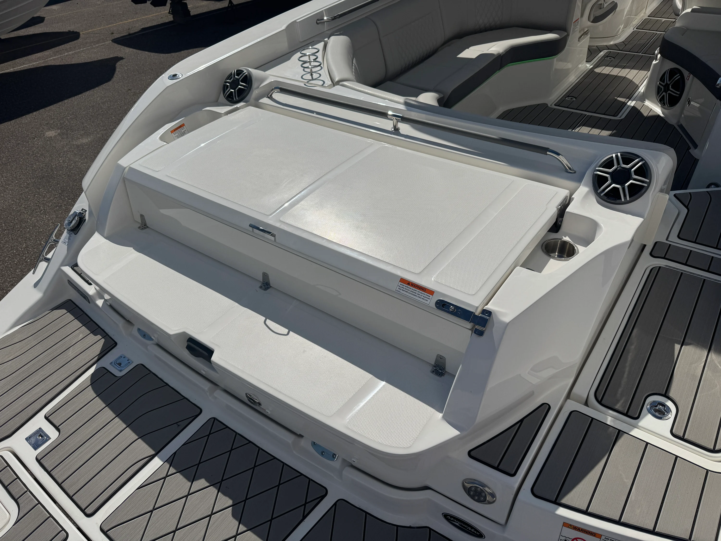 2026 Sea Ray SLX 350 Image Thumbnail #8