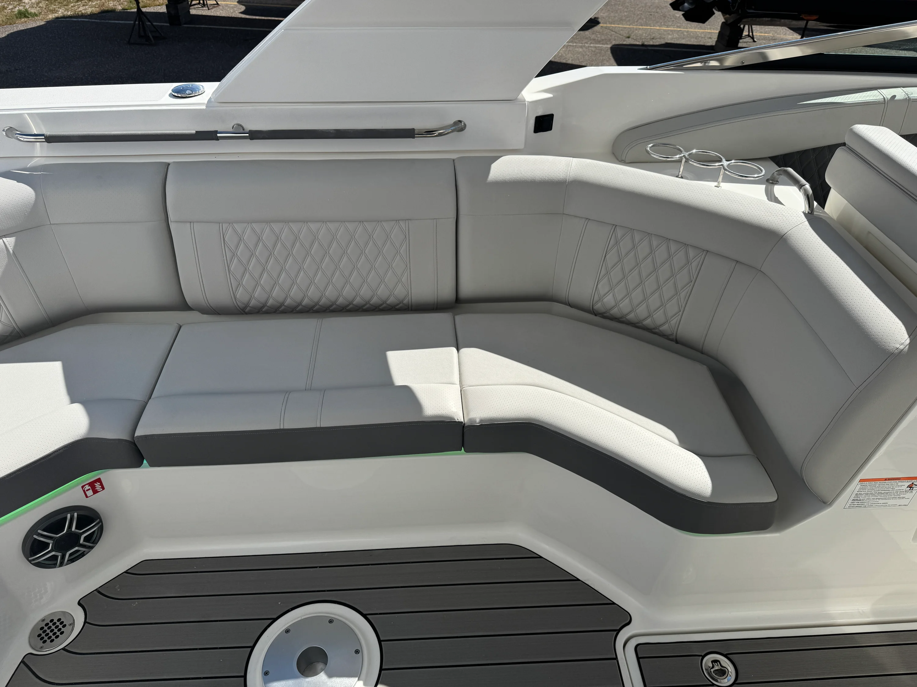 2026 Sea Ray SLX 350 Image Thumbnail #20