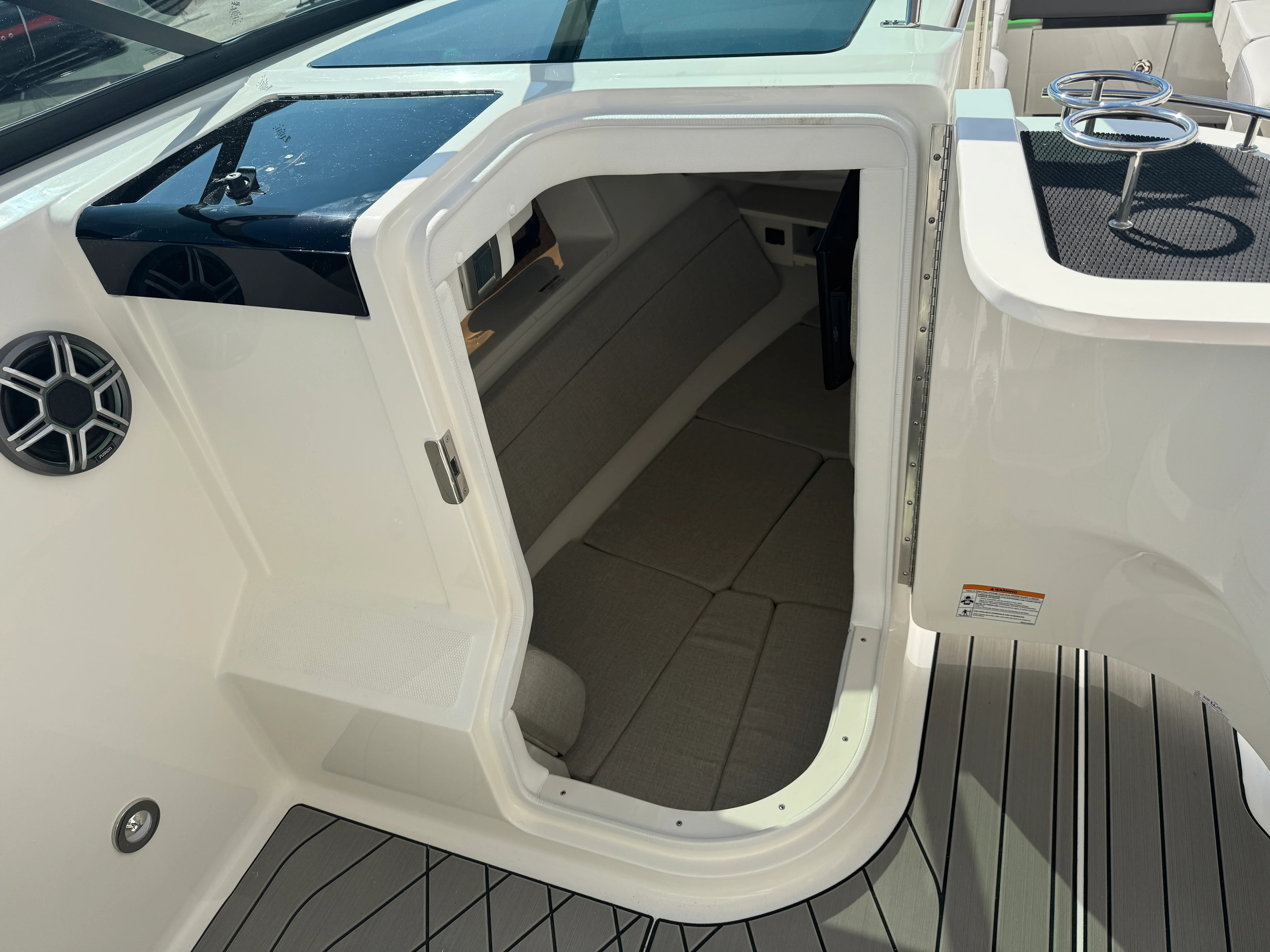 2026 Sea Ray SLX 350 Image Thumbnail #31