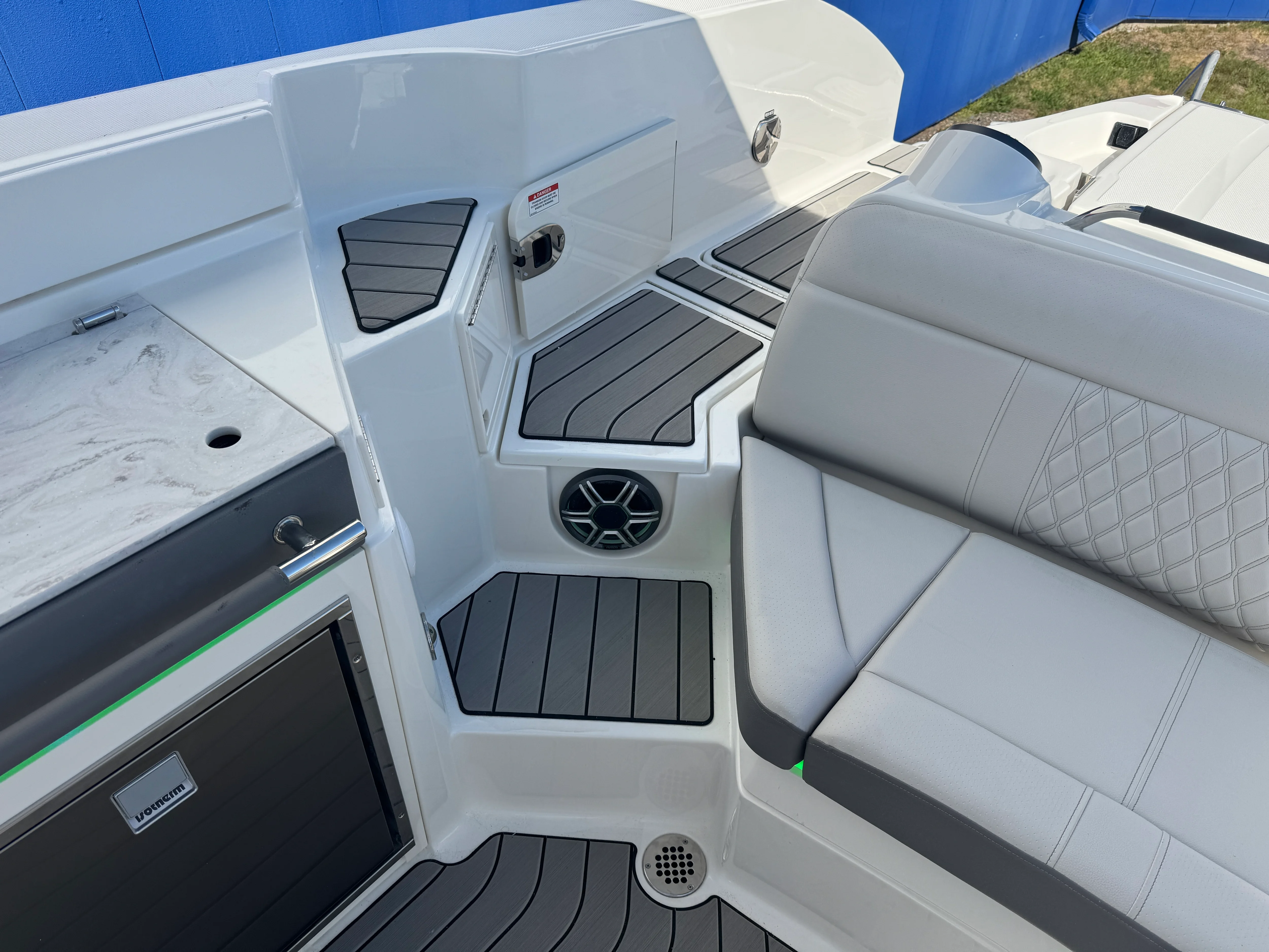 2026 Sea Ray SLX 350 Image Thumbnail #13