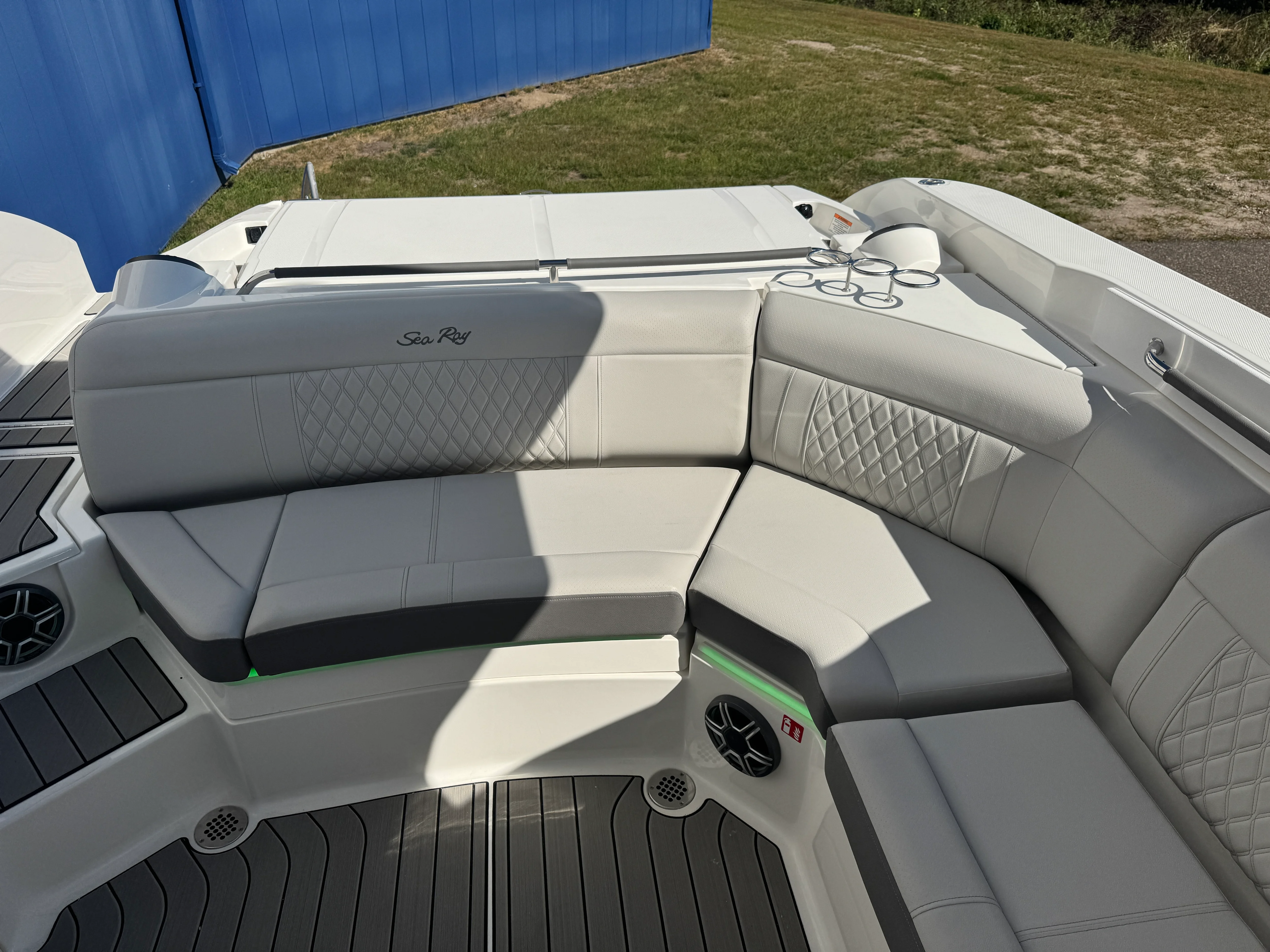 2026 Sea Ray SLX 350 Image Thumbnail #17