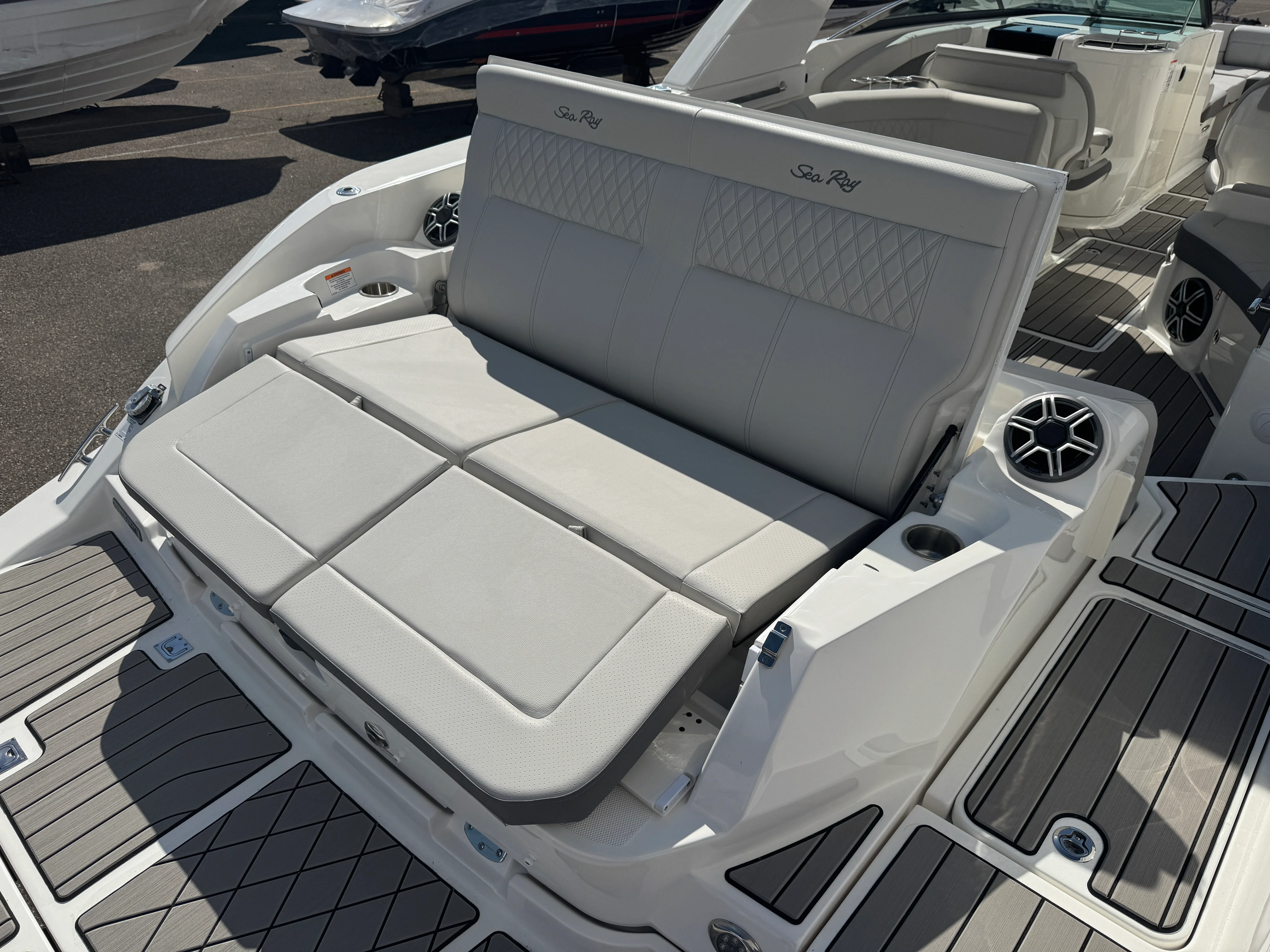 2026 Sea Ray SLX 350 Image Thumbnail #7