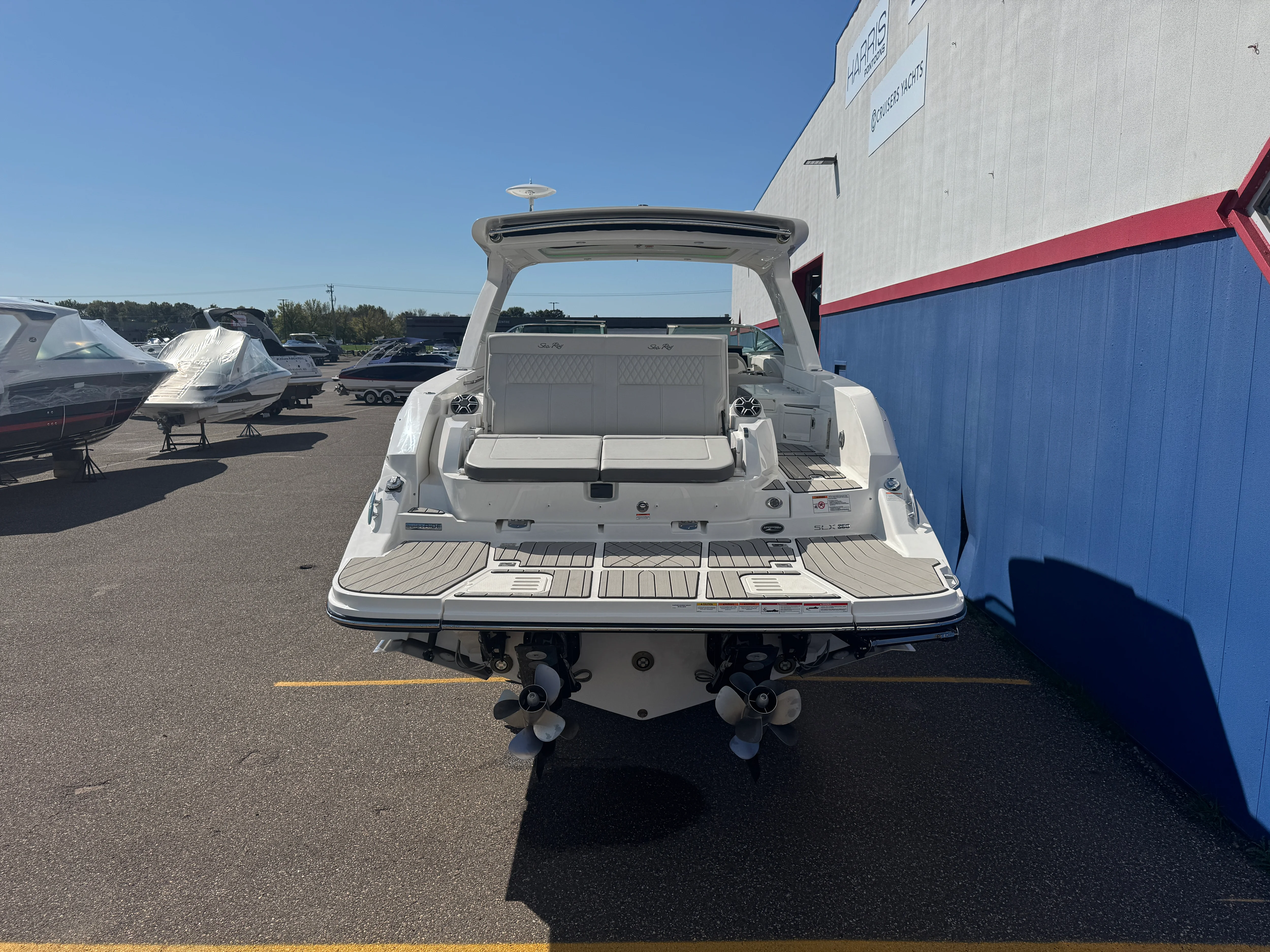 2026 Sea Ray SLX 350 Image Thumbnail #3
