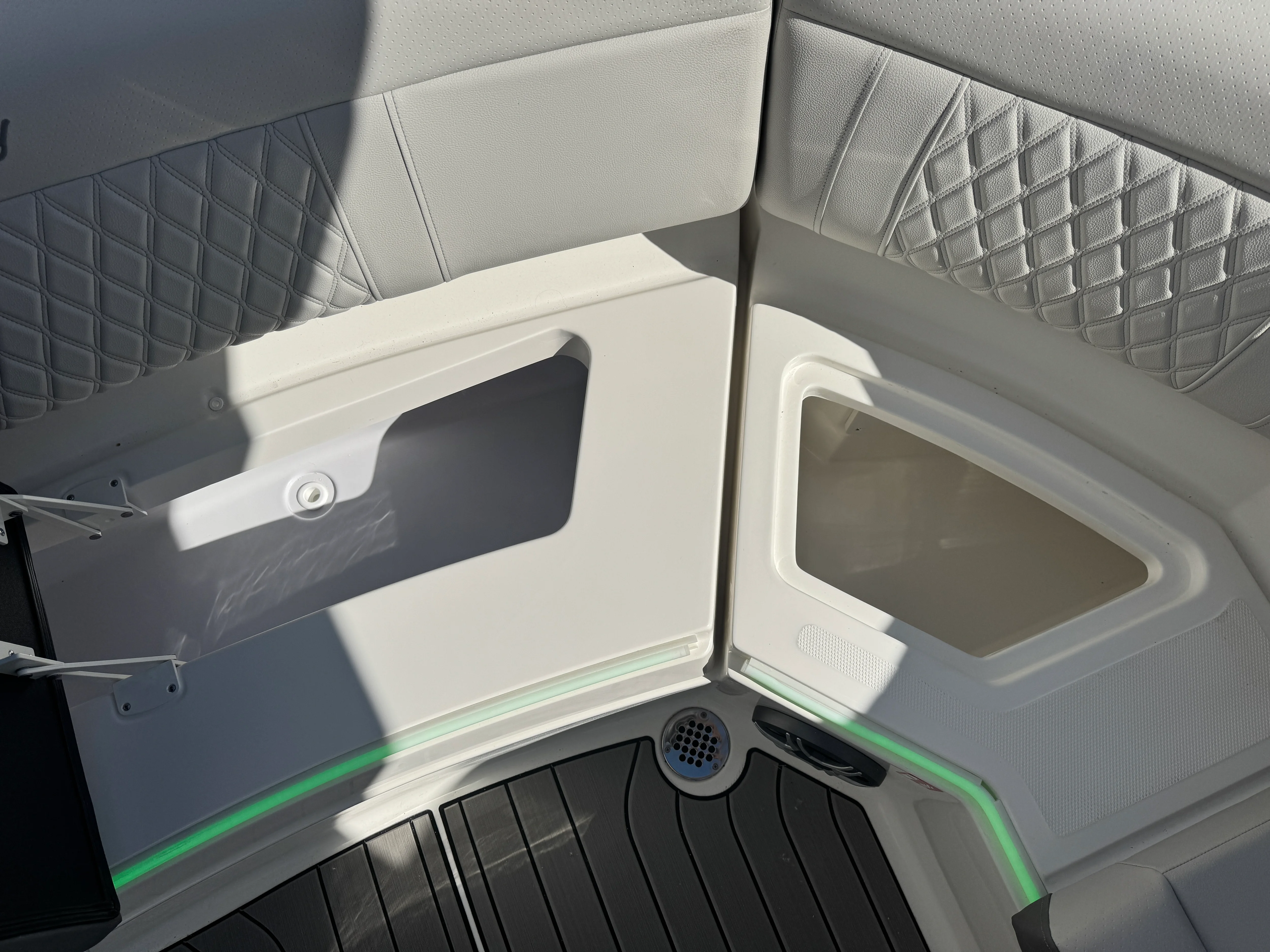 2026 Sea Ray SLX 350 Image Thumbnail #19