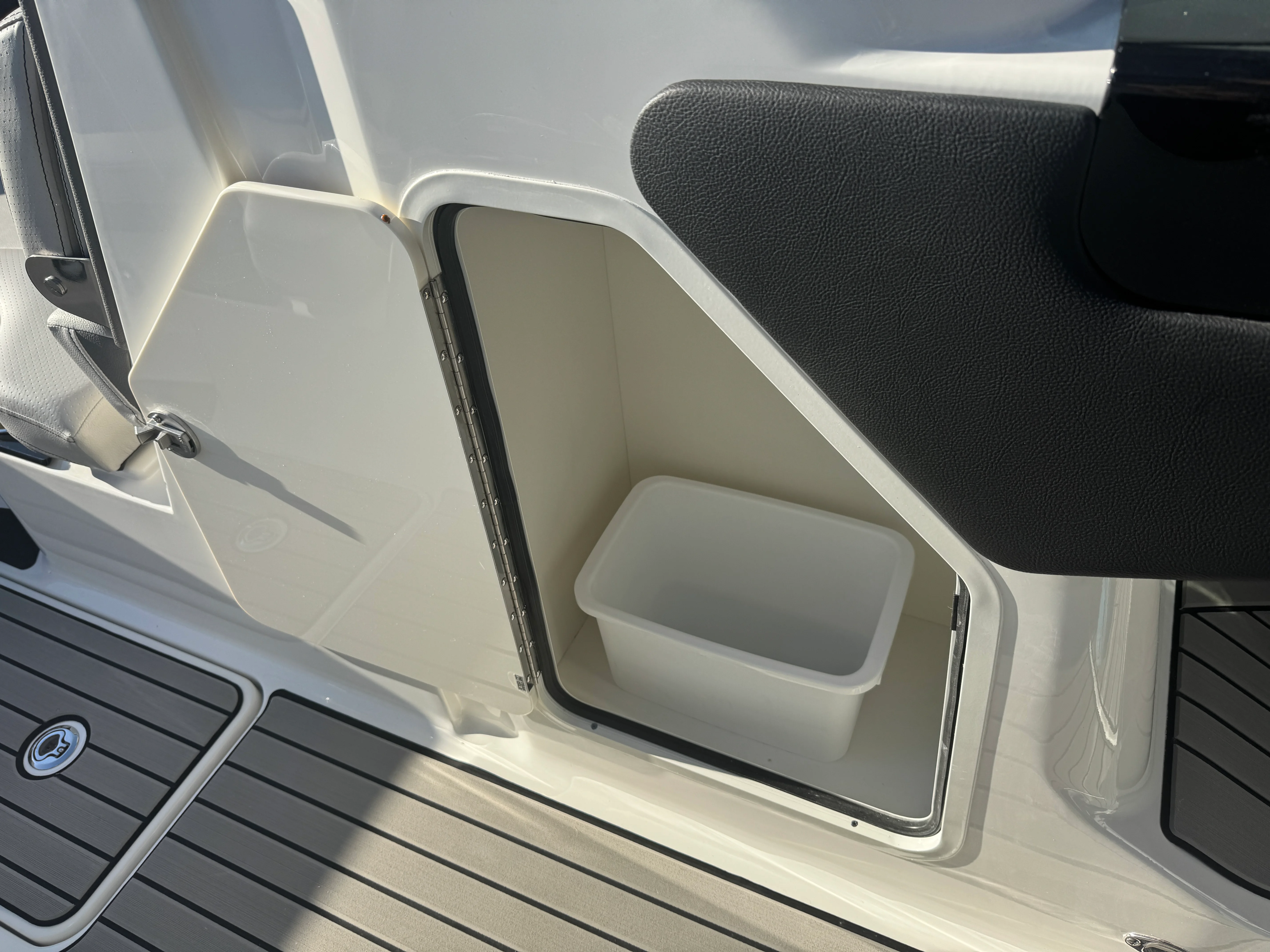 2026 Sea Ray SLX 260 Image Thumbnail #40