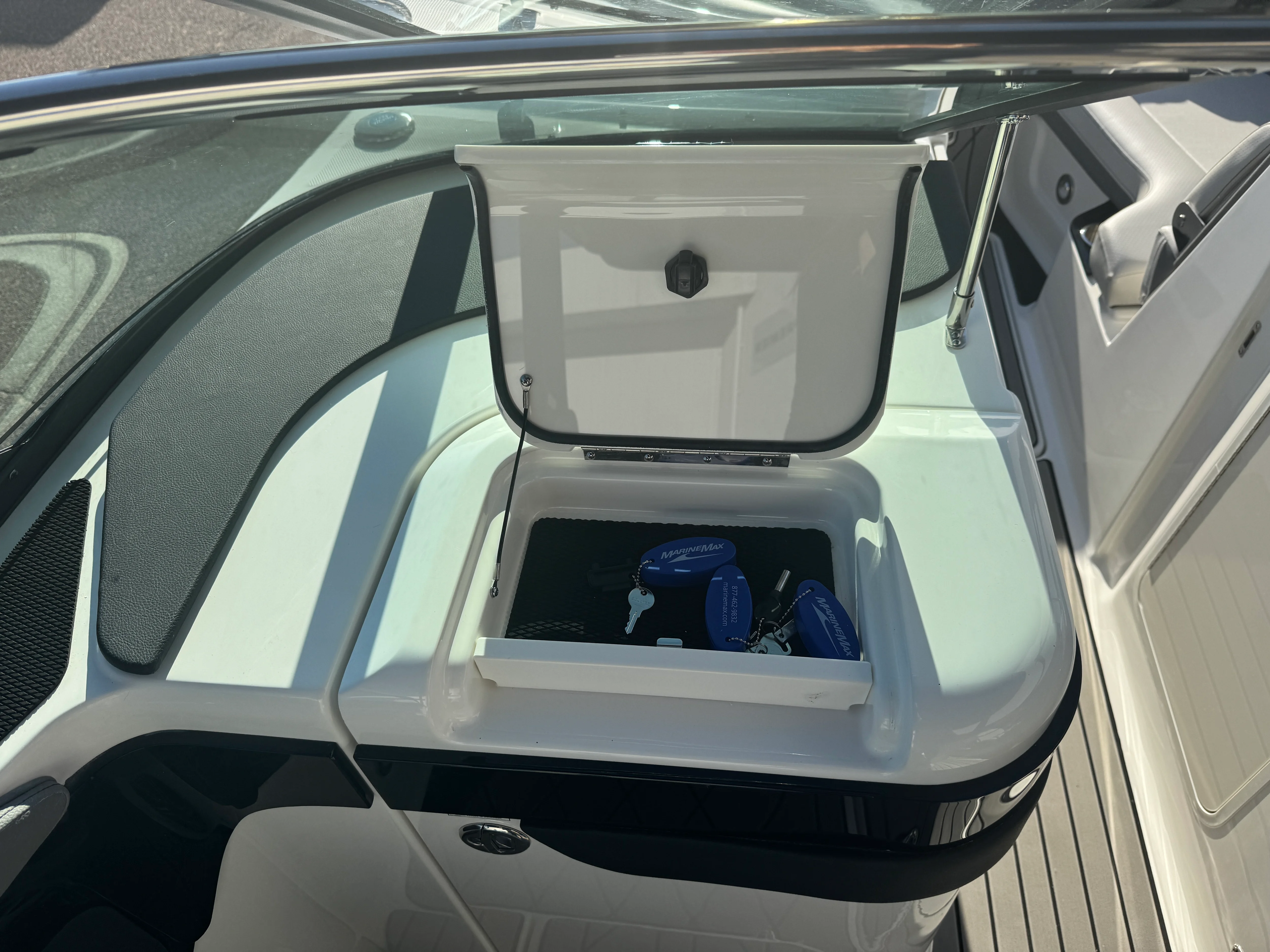 2026 Sea Ray SLX 260 Image Thumbnail #38