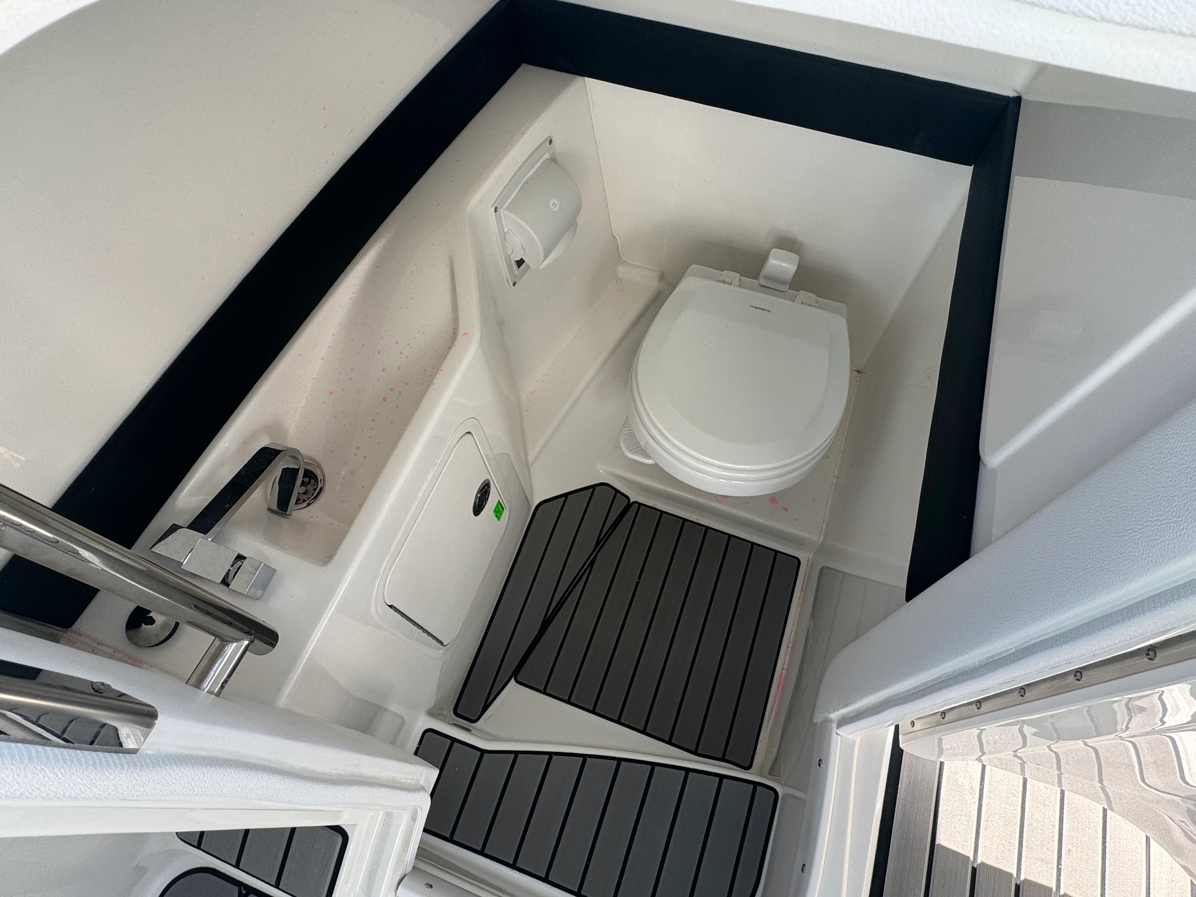 2026 Sea Ray SLX 260 Image Thumbnail #37