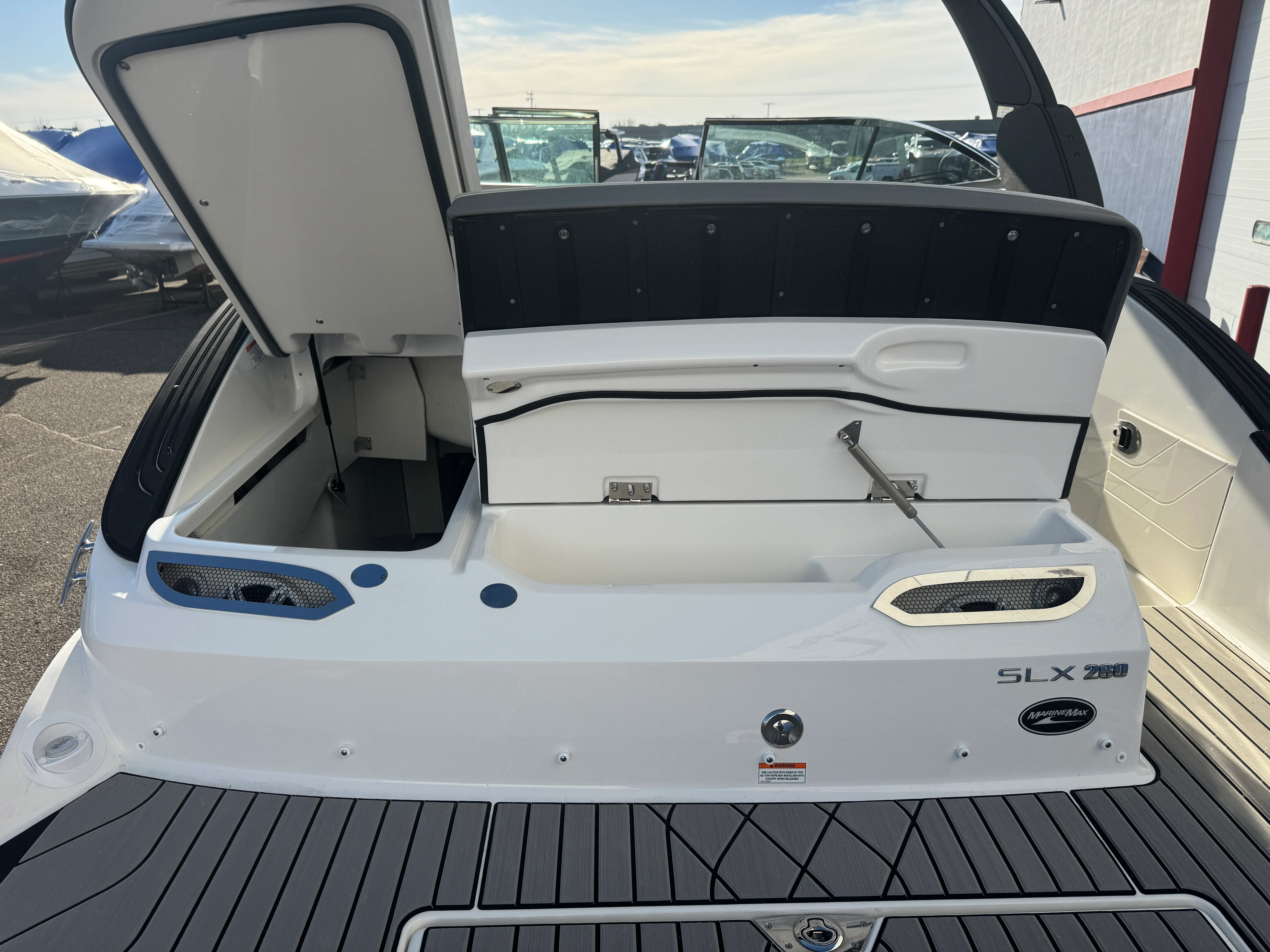 2026 Sea Ray SLX 260 Image Thumbnail #8