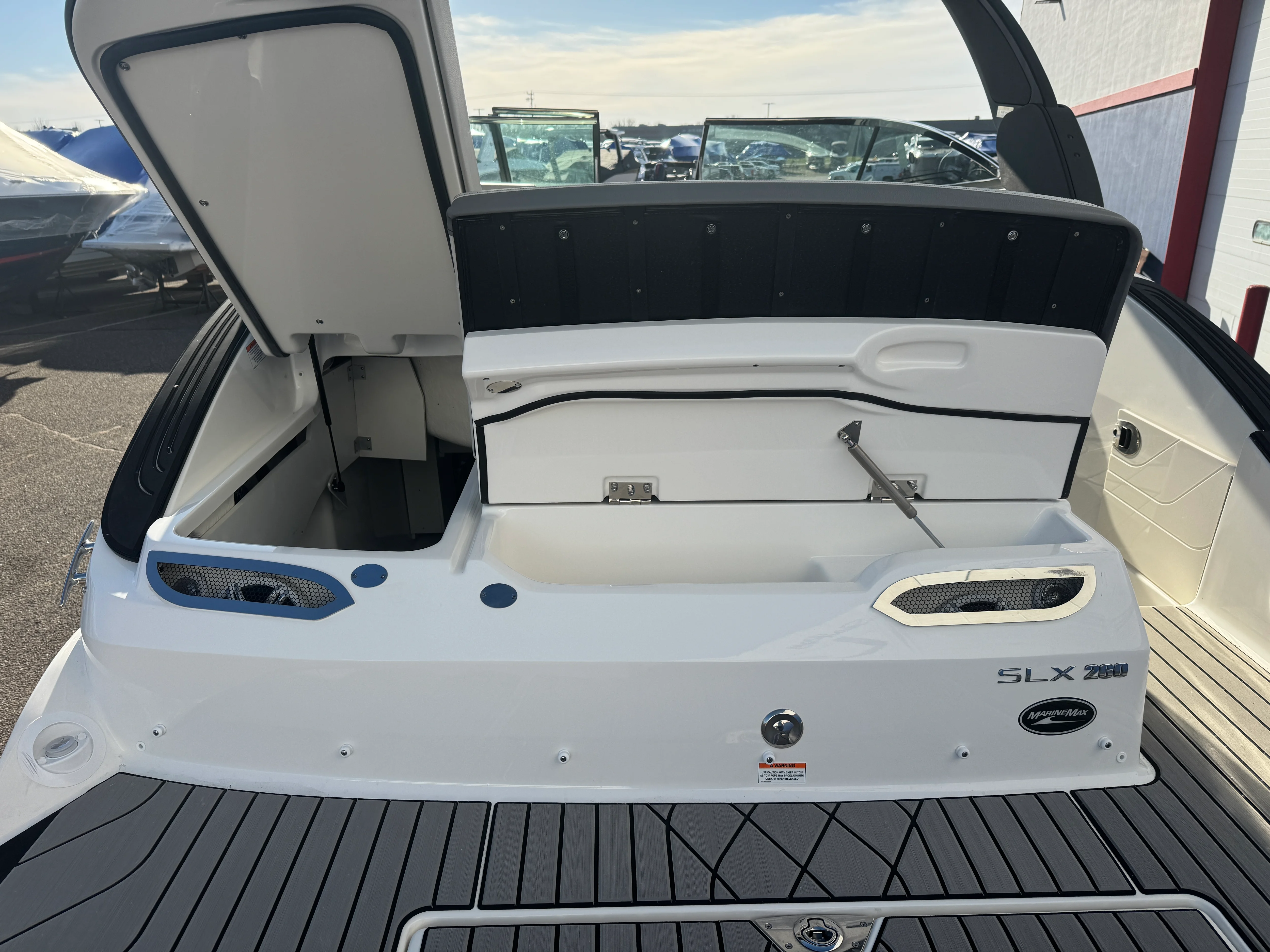 2026 Sea Ray SLX 260 Image Thumbnail #8