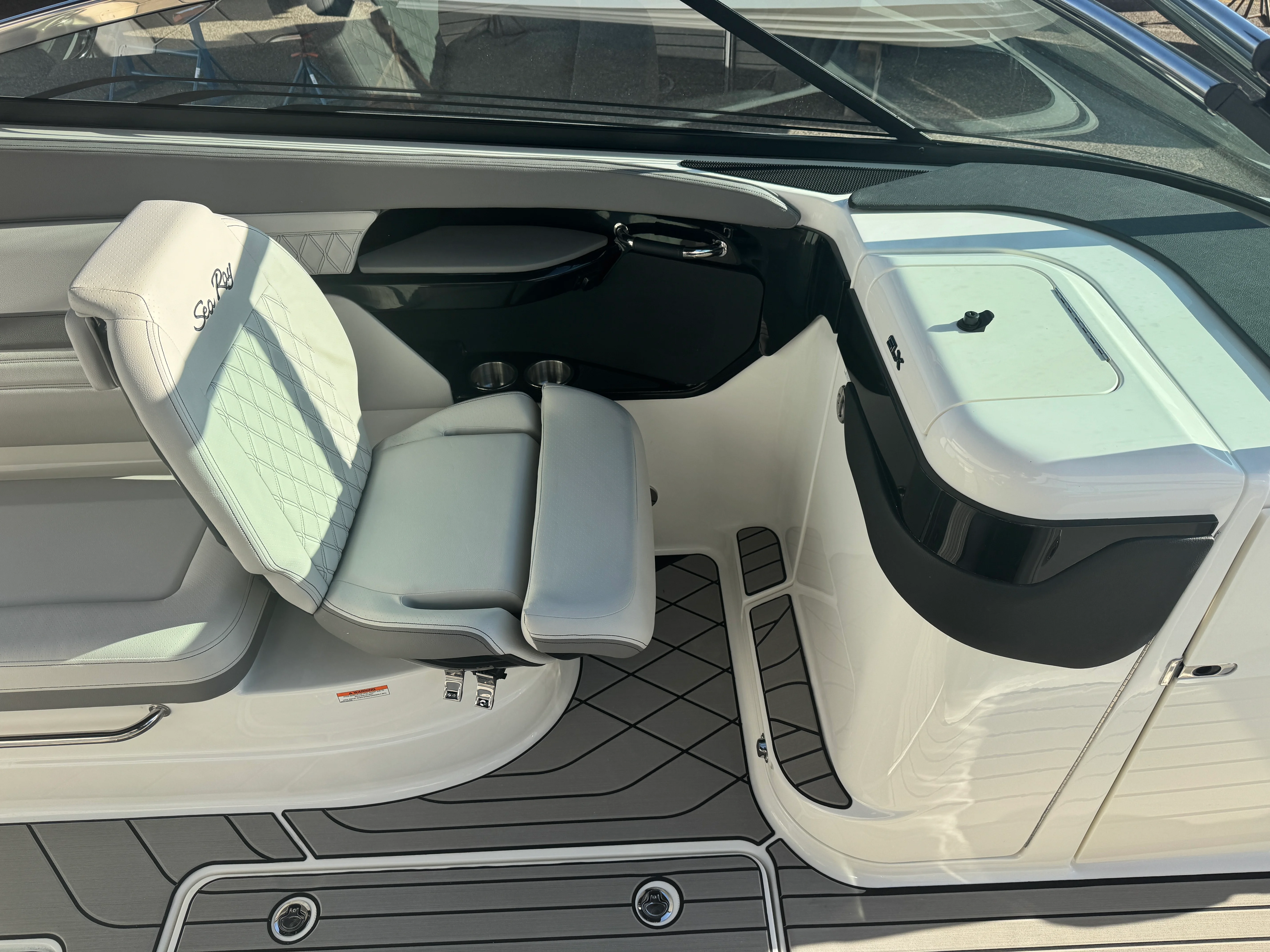 2026 Sea Ray SLX 260 Image Thumbnail #32