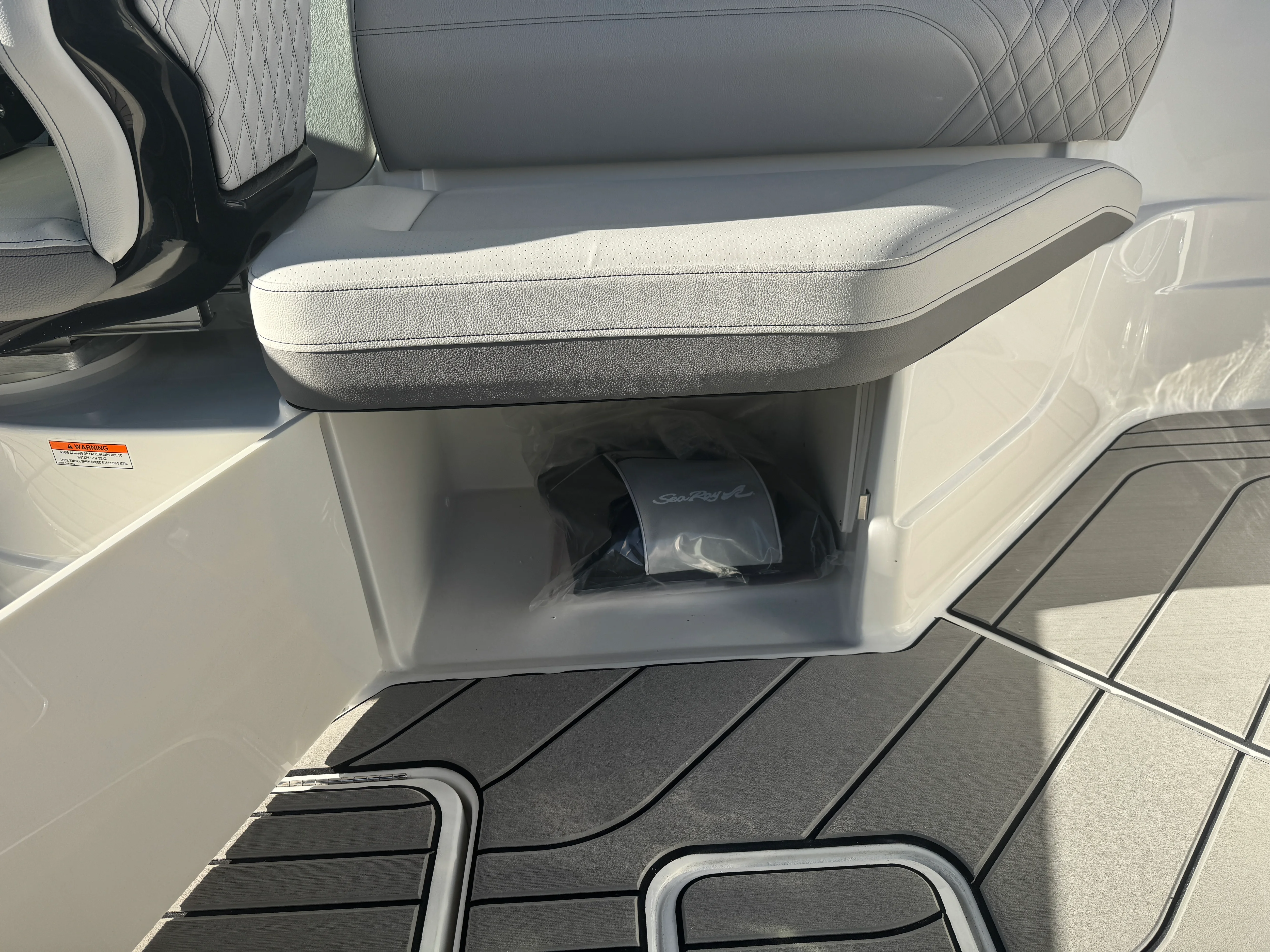 2026 Sea Ray SLX 260 Image Thumbnail #18