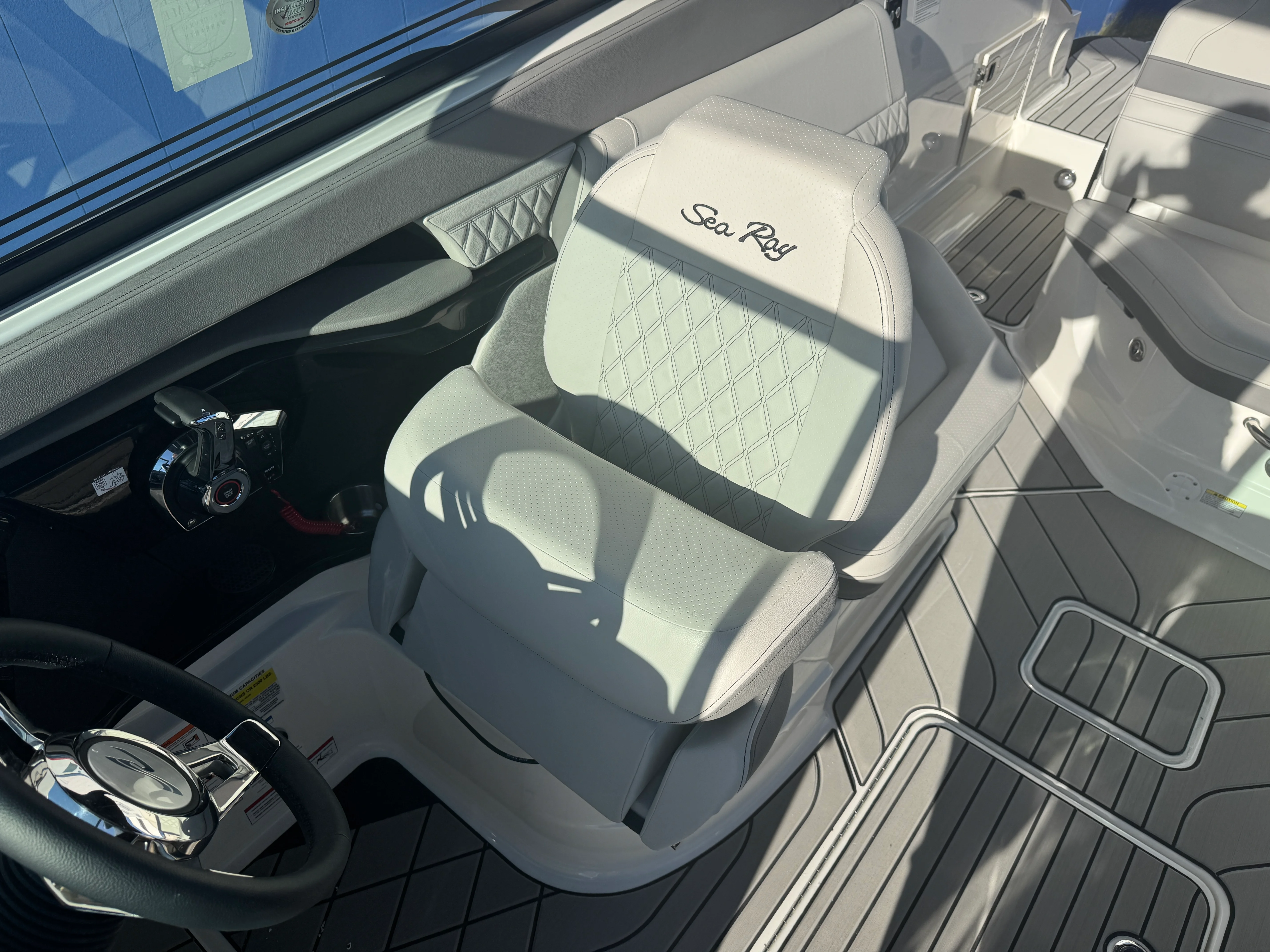 2026 Sea Ray SLX 260 Image Thumbnail #25