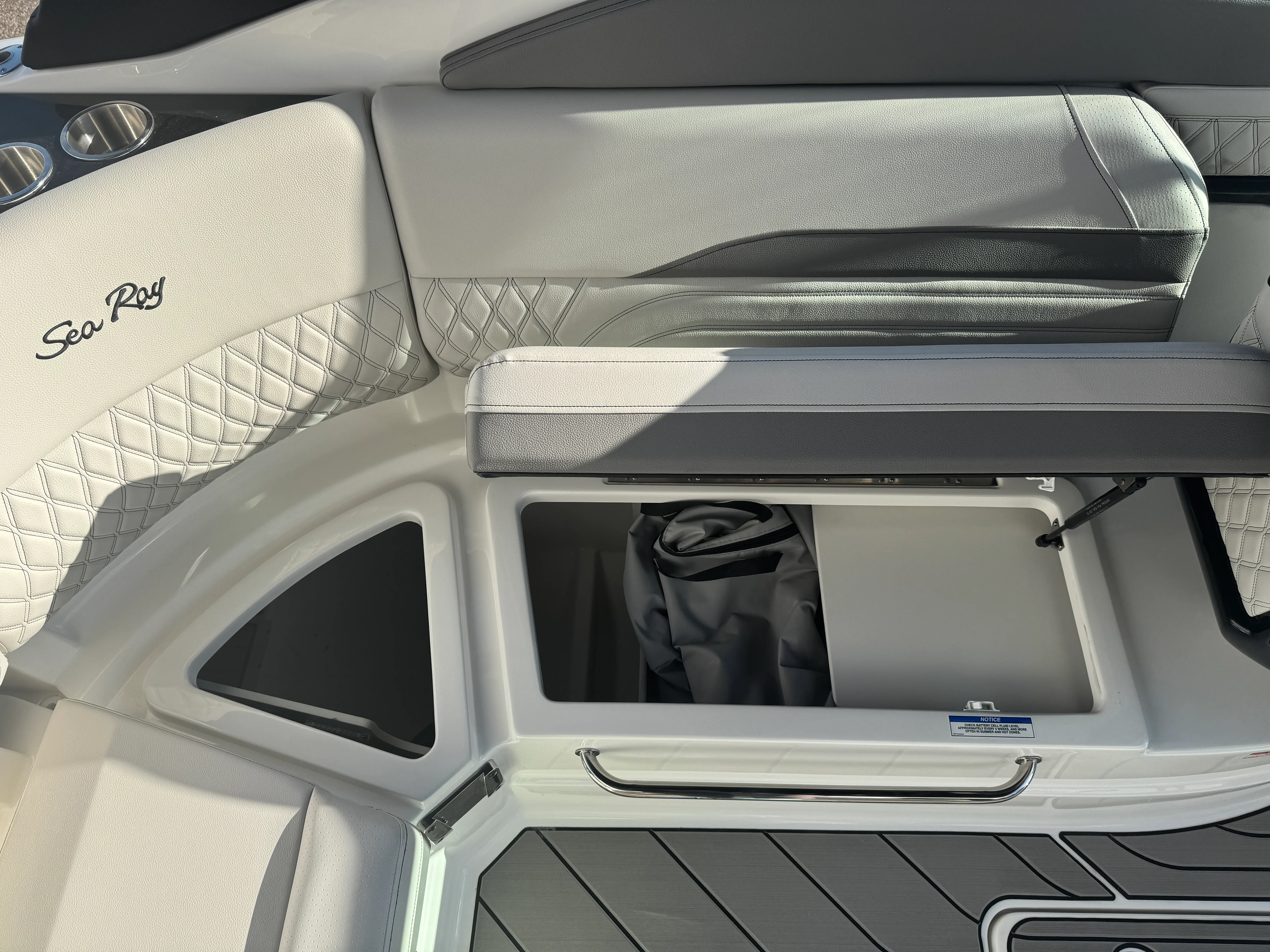 2026 Sea Ray SLX 260 Image Thumbnail #20