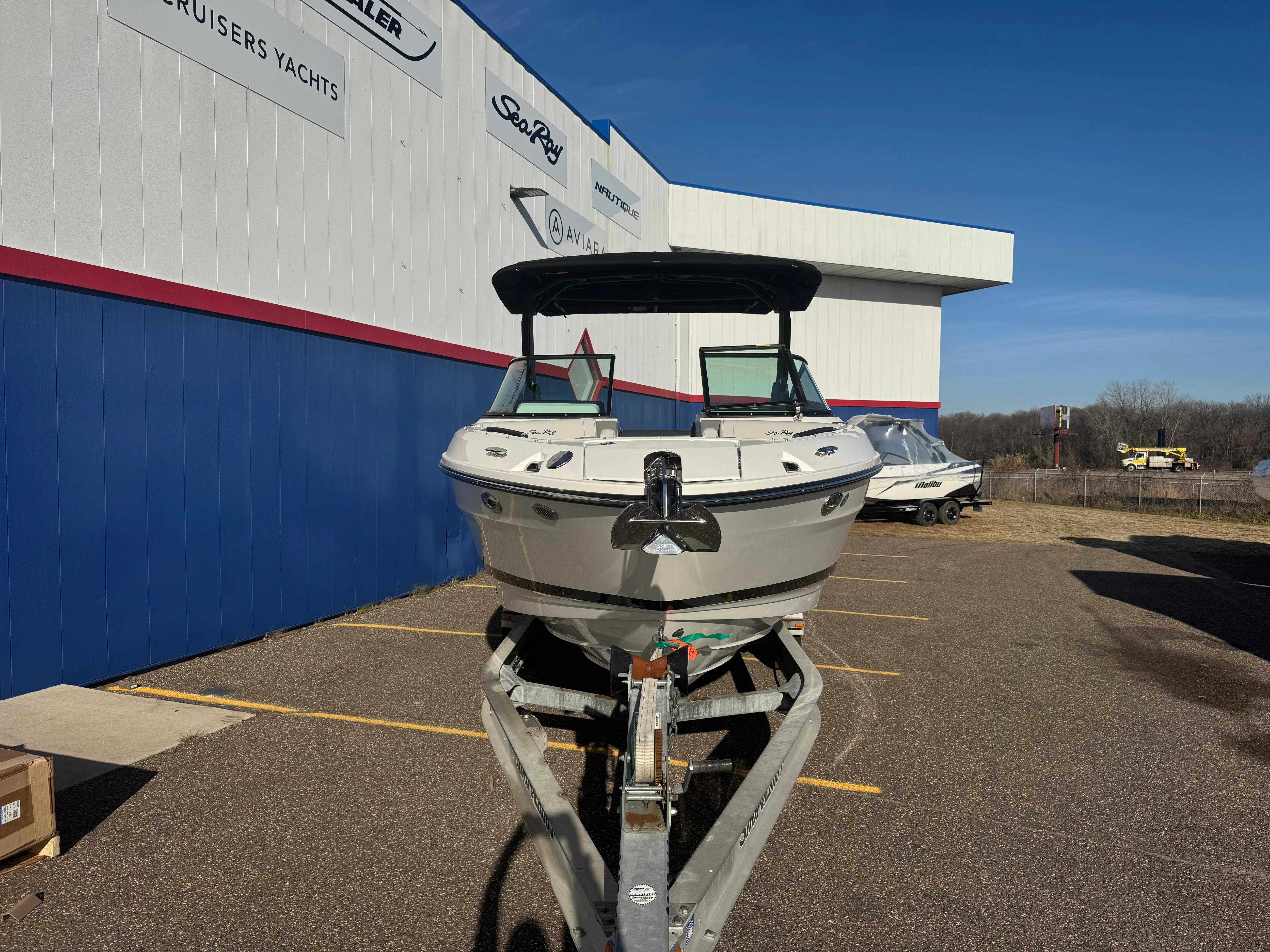 2026 Sea Ray SLX 260 Image Thumbnail #1