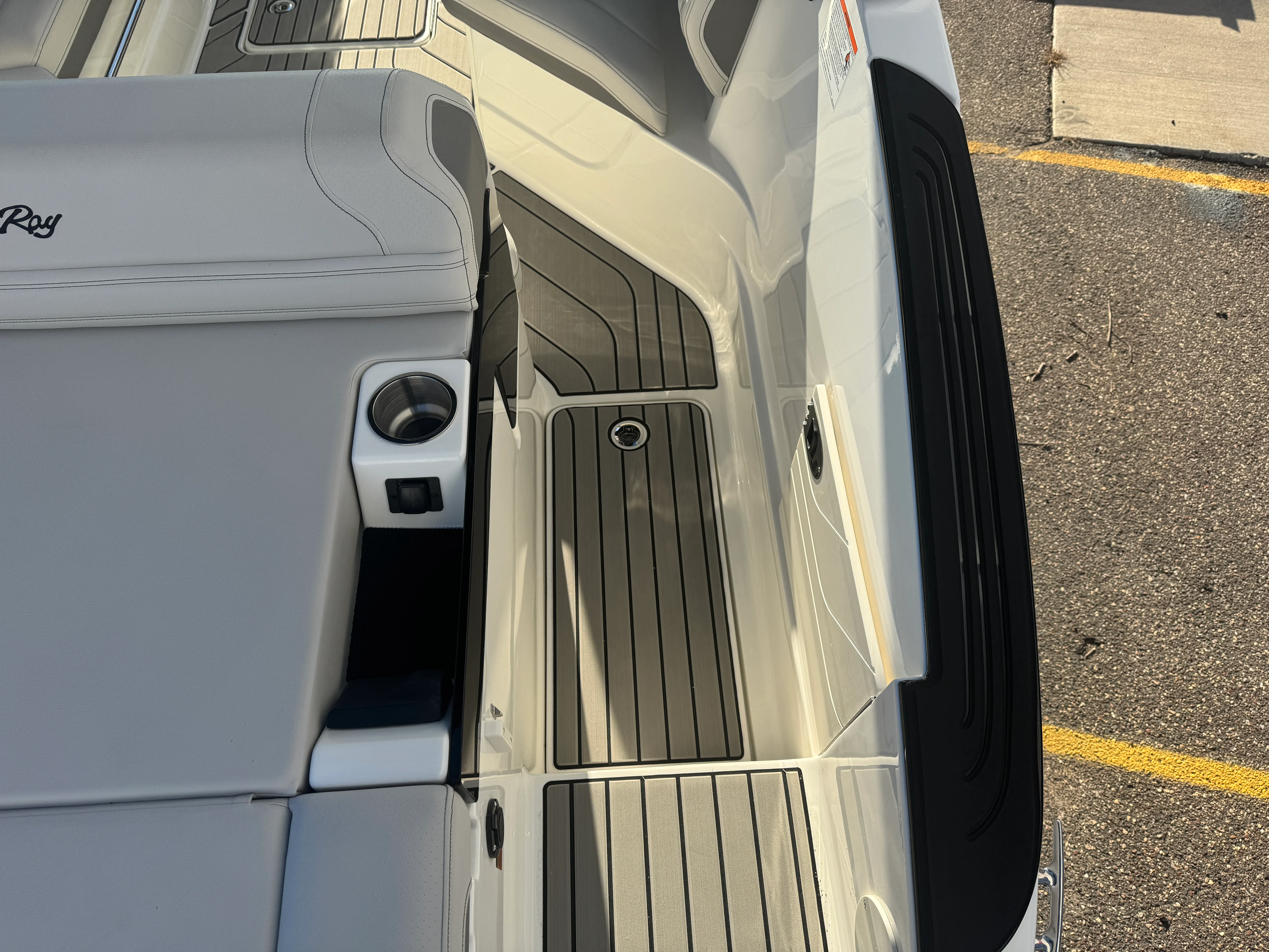 2026 Sea Ray SLX 260 Image Thumbnail #11