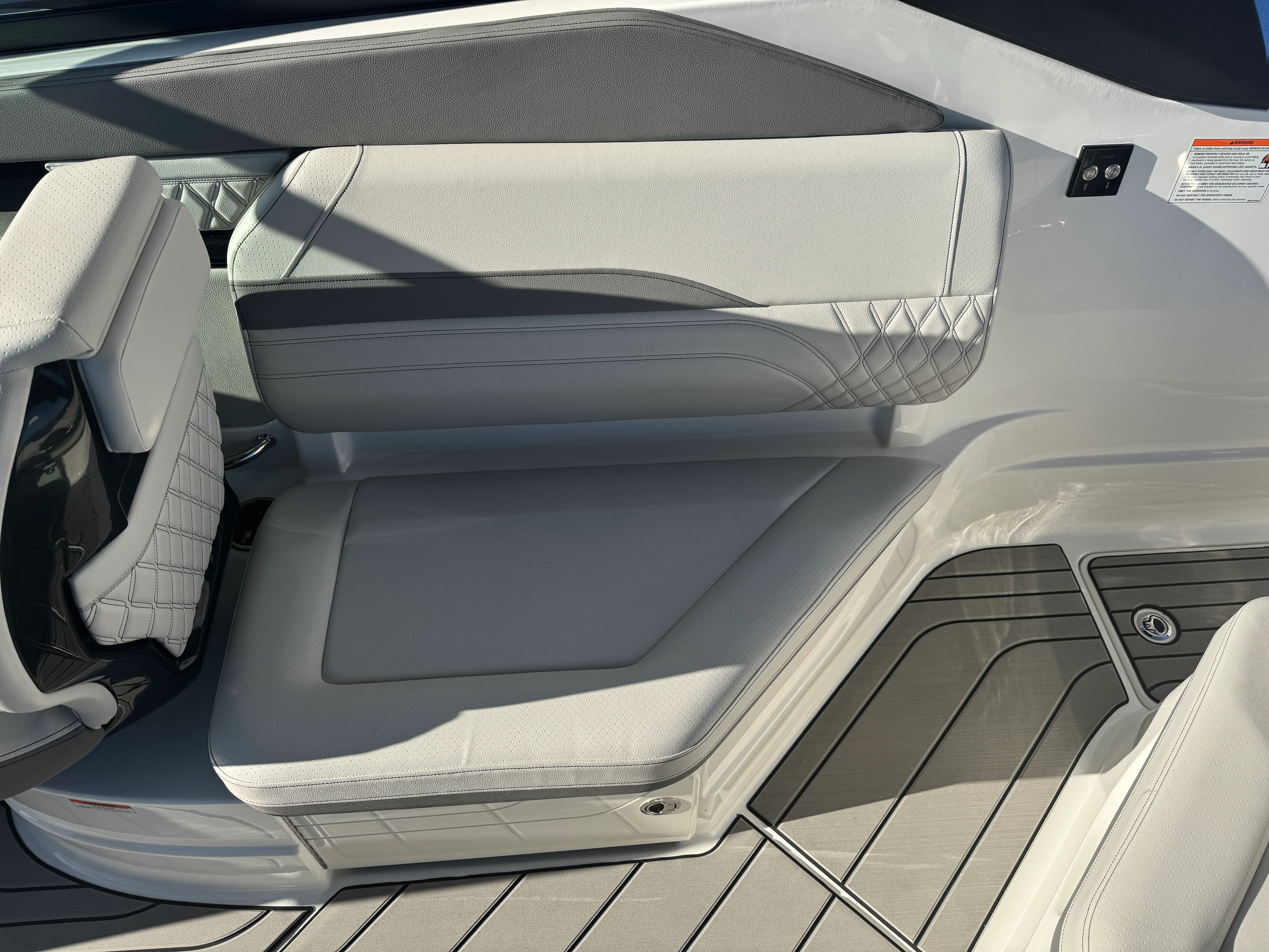 2026 Sea Ray SLX 260 Image Thumbnail #16