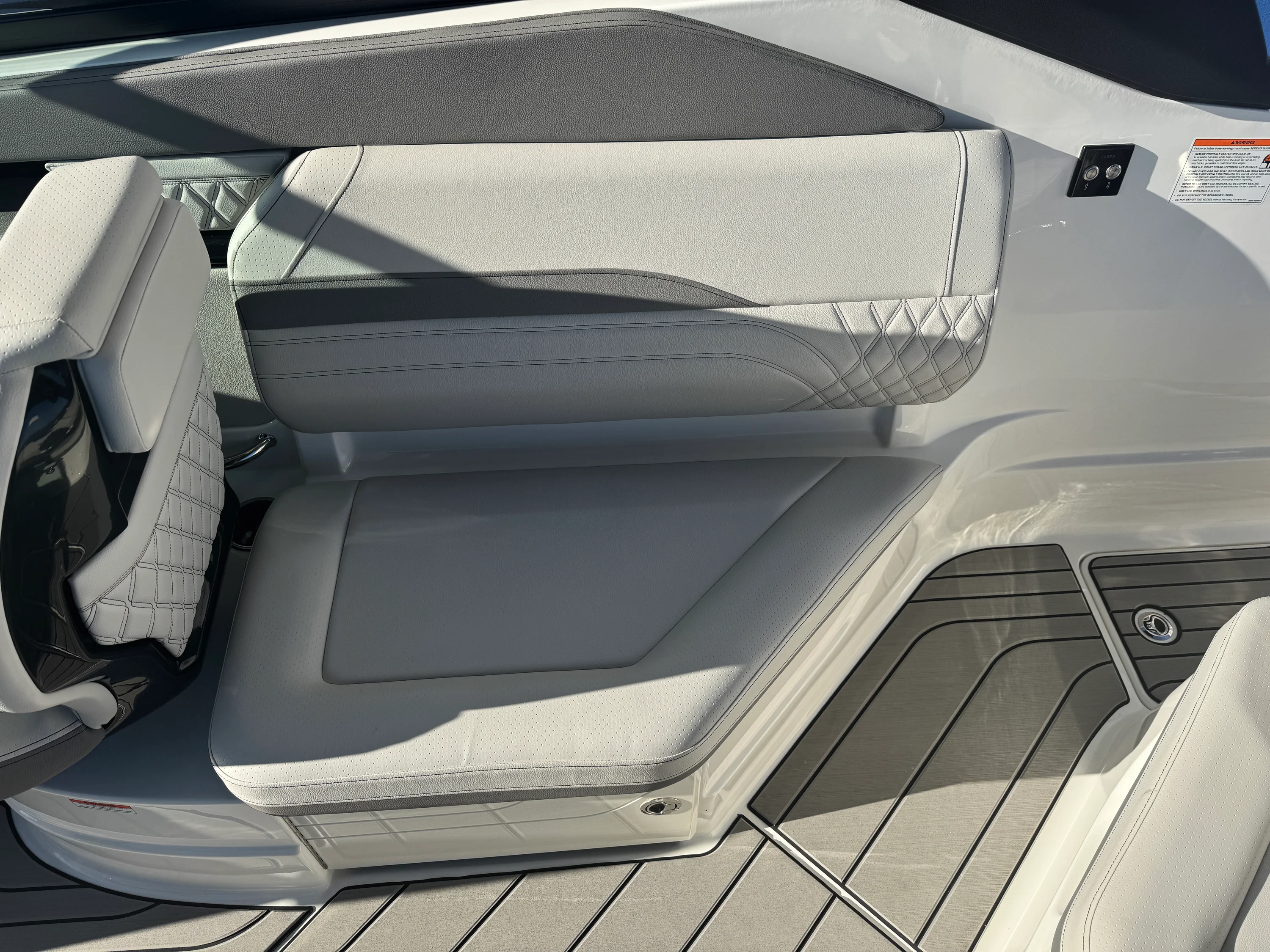 2026 Sea Ray SLX 260 Image Thumbnail #16