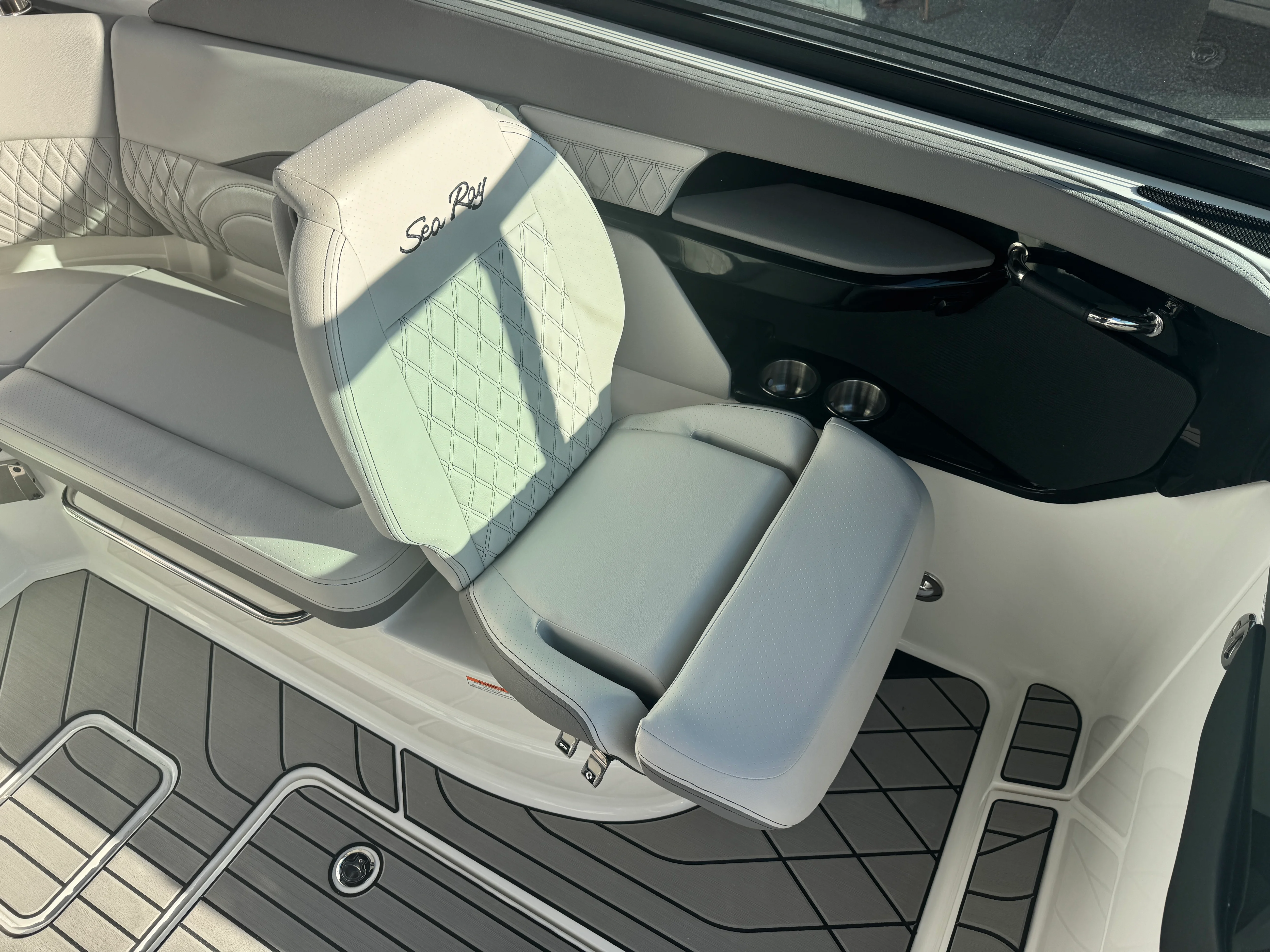 2026 Sea Ray SLX 260 Image Thumbnail #33