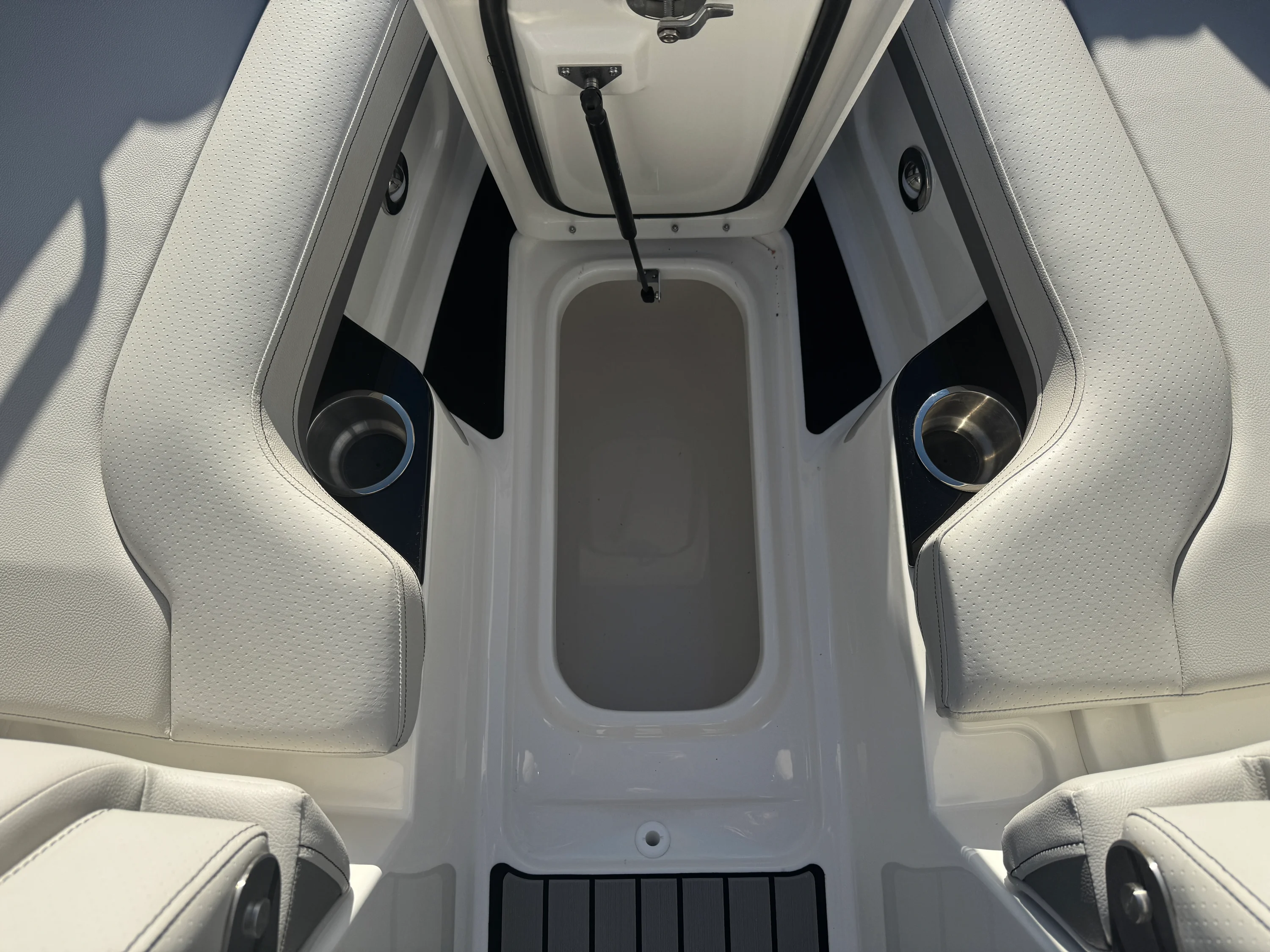 2026 Sea Ray SLX 260 Image Thumbnail #44