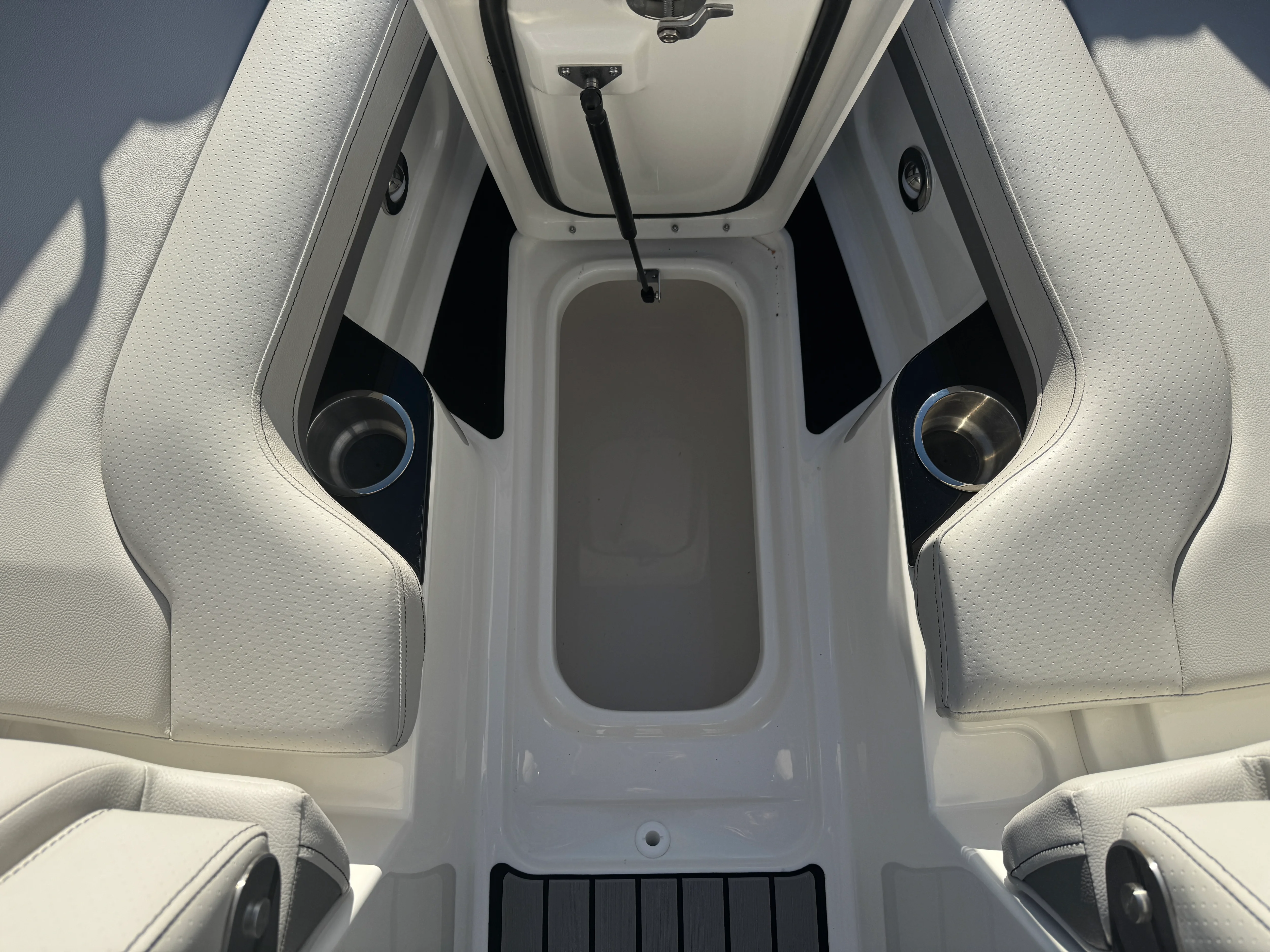 2026 Sea Ray SLX 260 Image Thumbnail #44