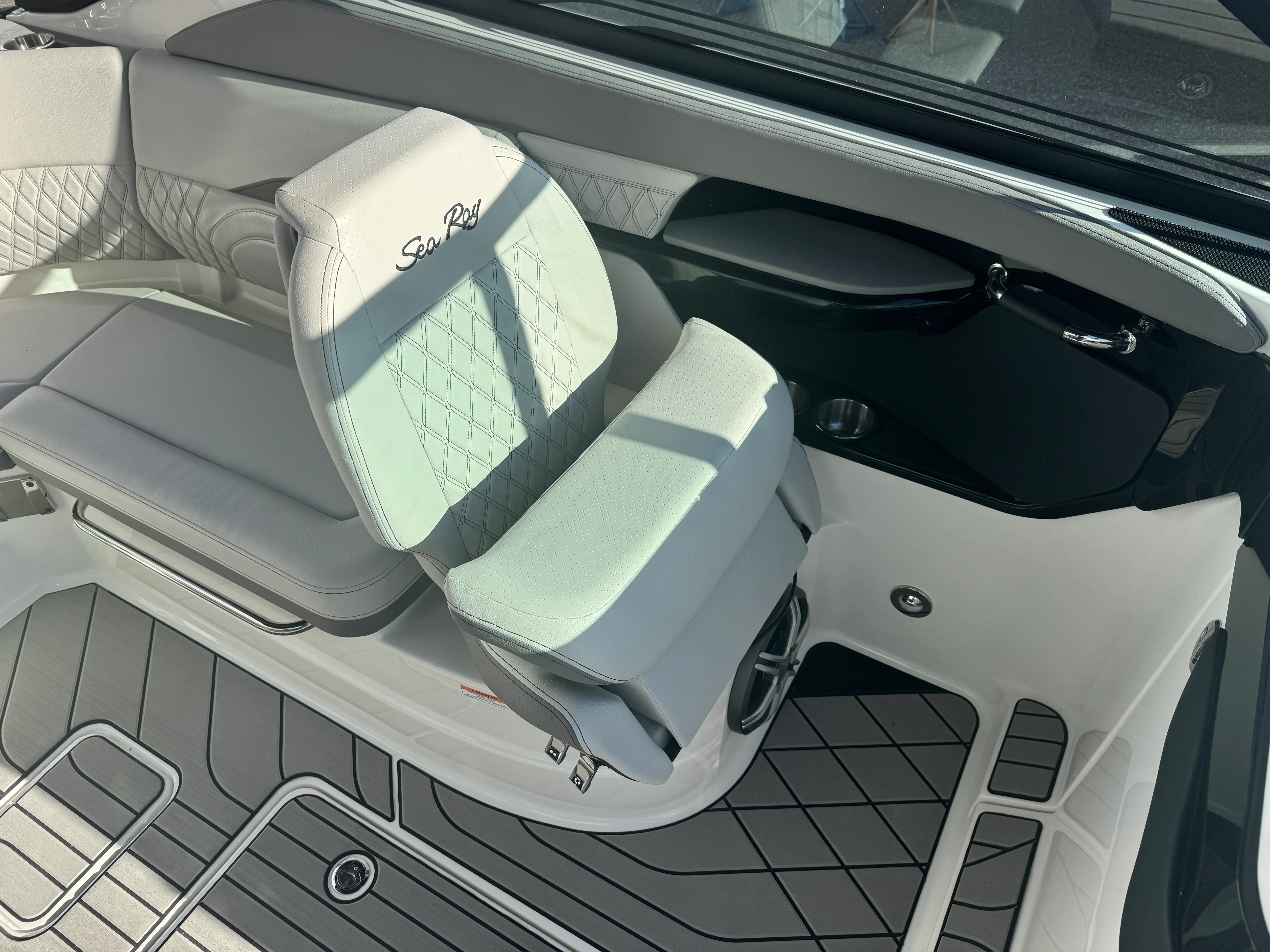 2026 Sea Ray SLX 260 Image Thumbnail #34