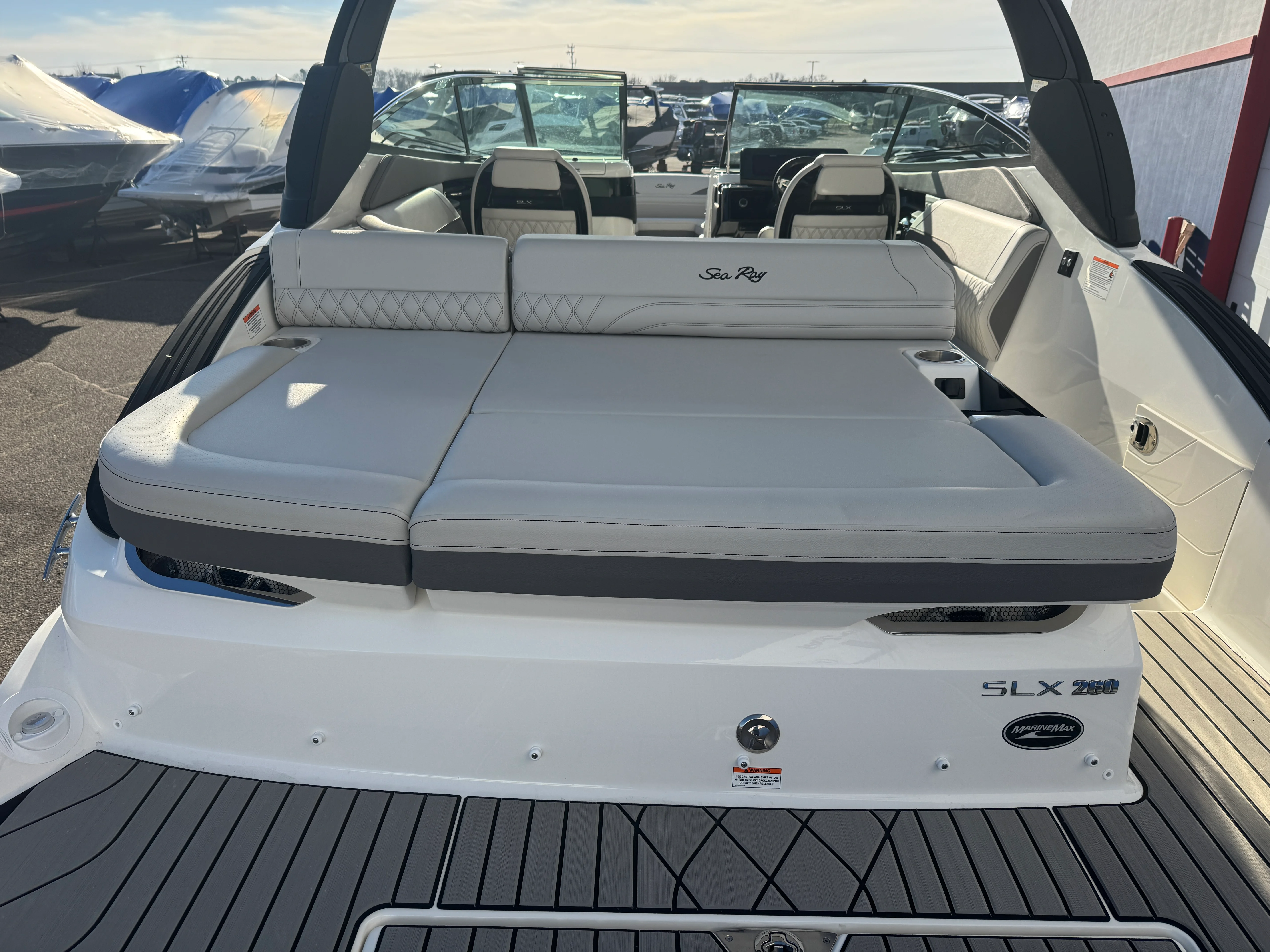 2026 Sea Ray SLX 260 Image Thumbnail #7