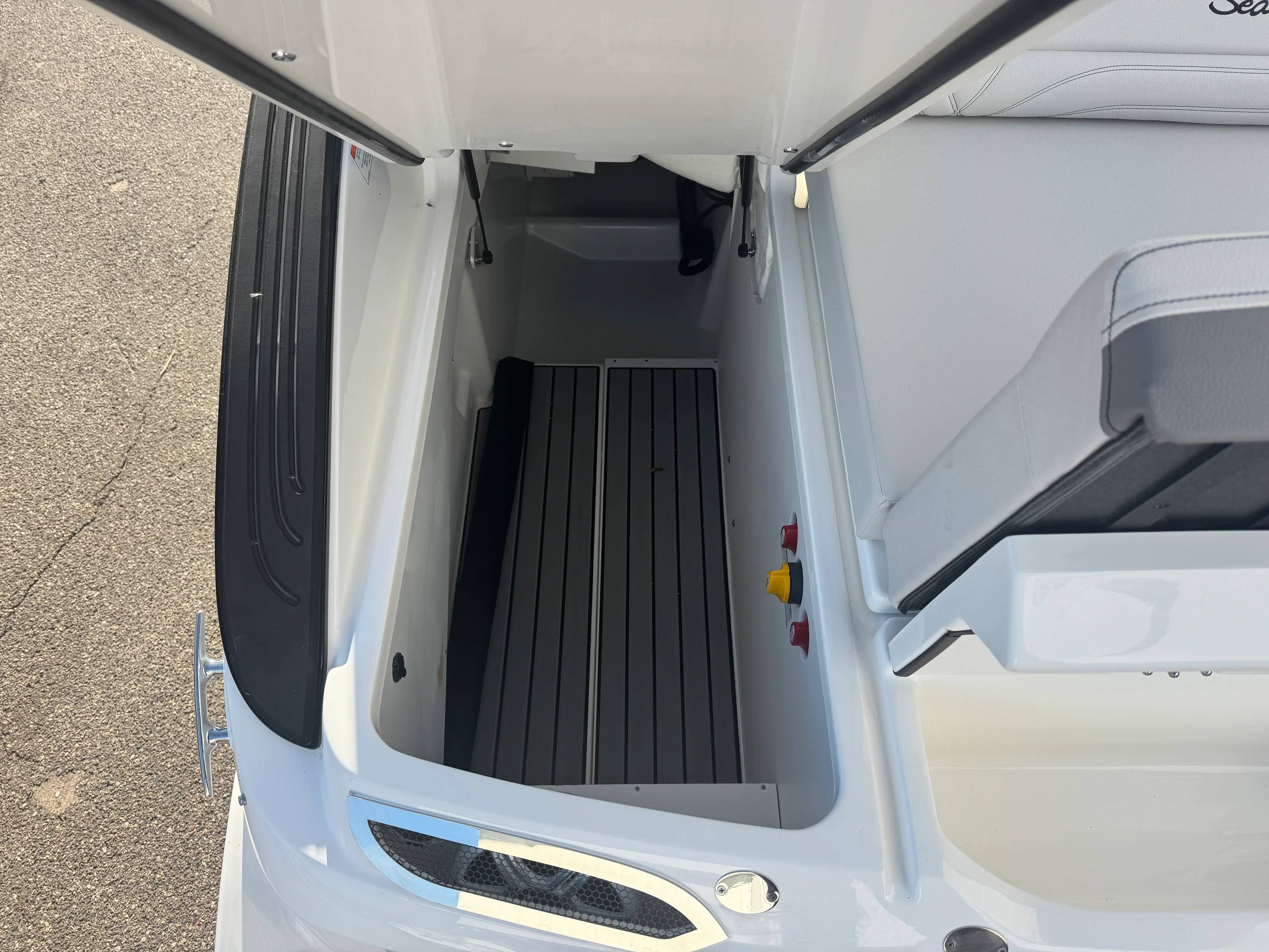 2026 Sea Ray SLX 260 Image Thumbnail #10