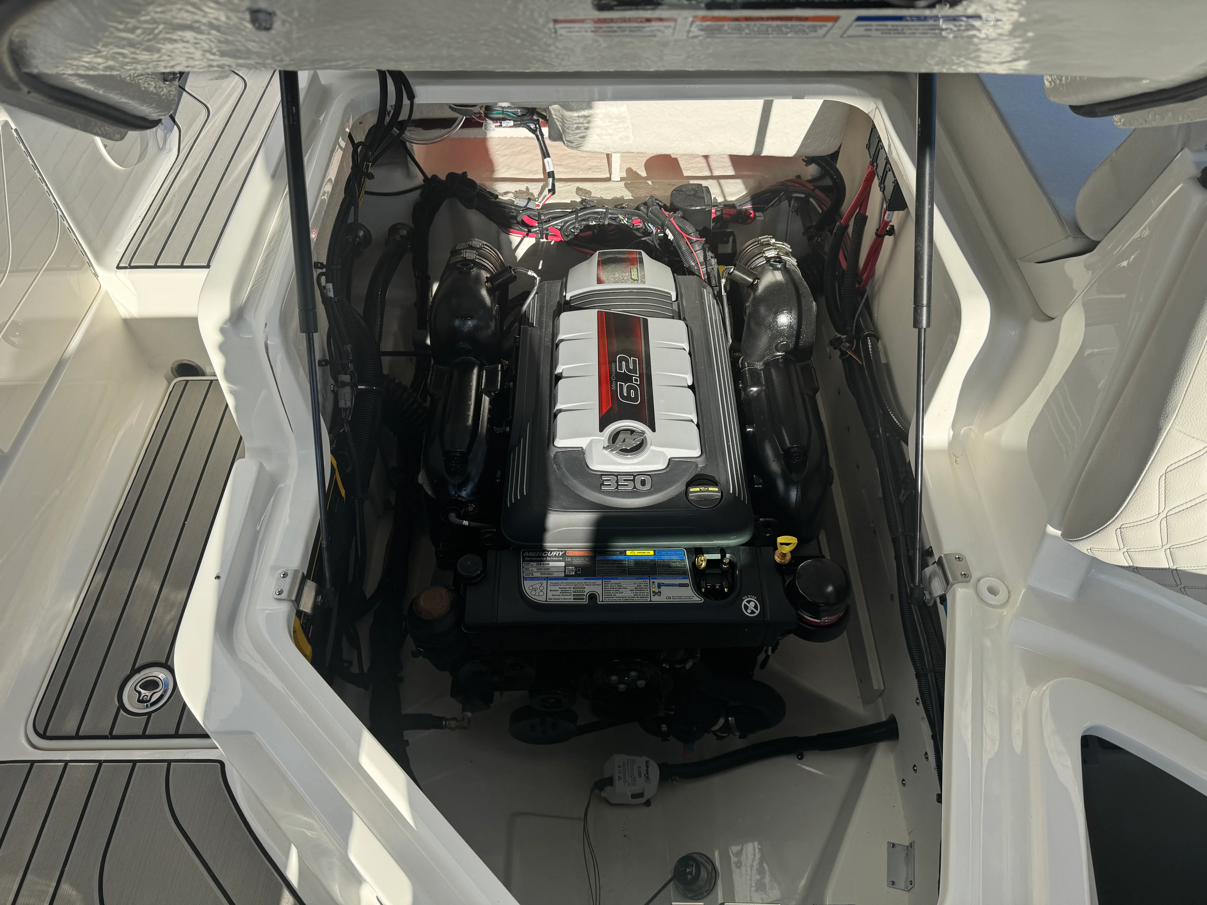 2026 Sea Ray SLX 260 Image Thumbnail #21