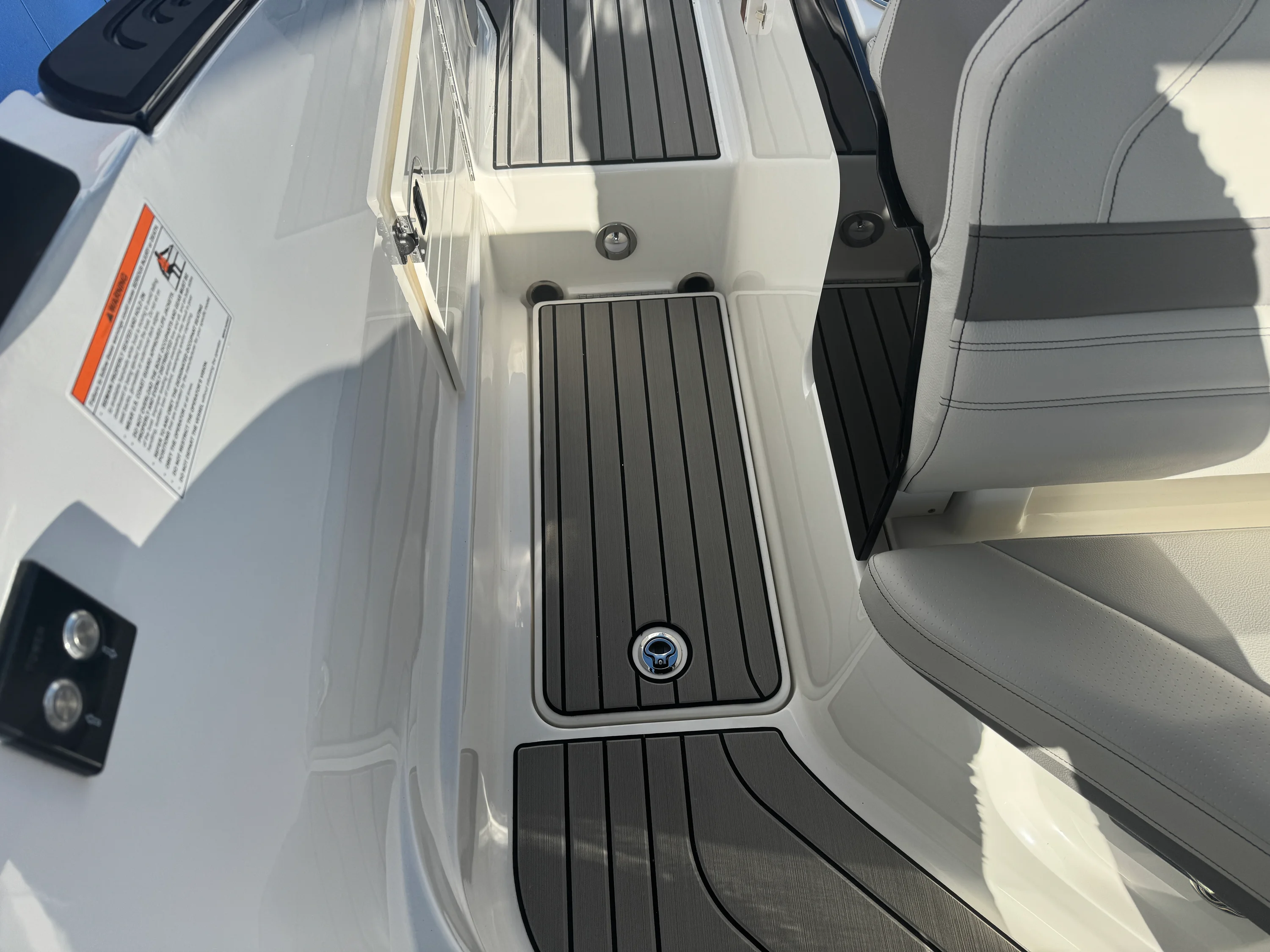 2026 Sea Ray SLX 260 Image Thumbnail #13