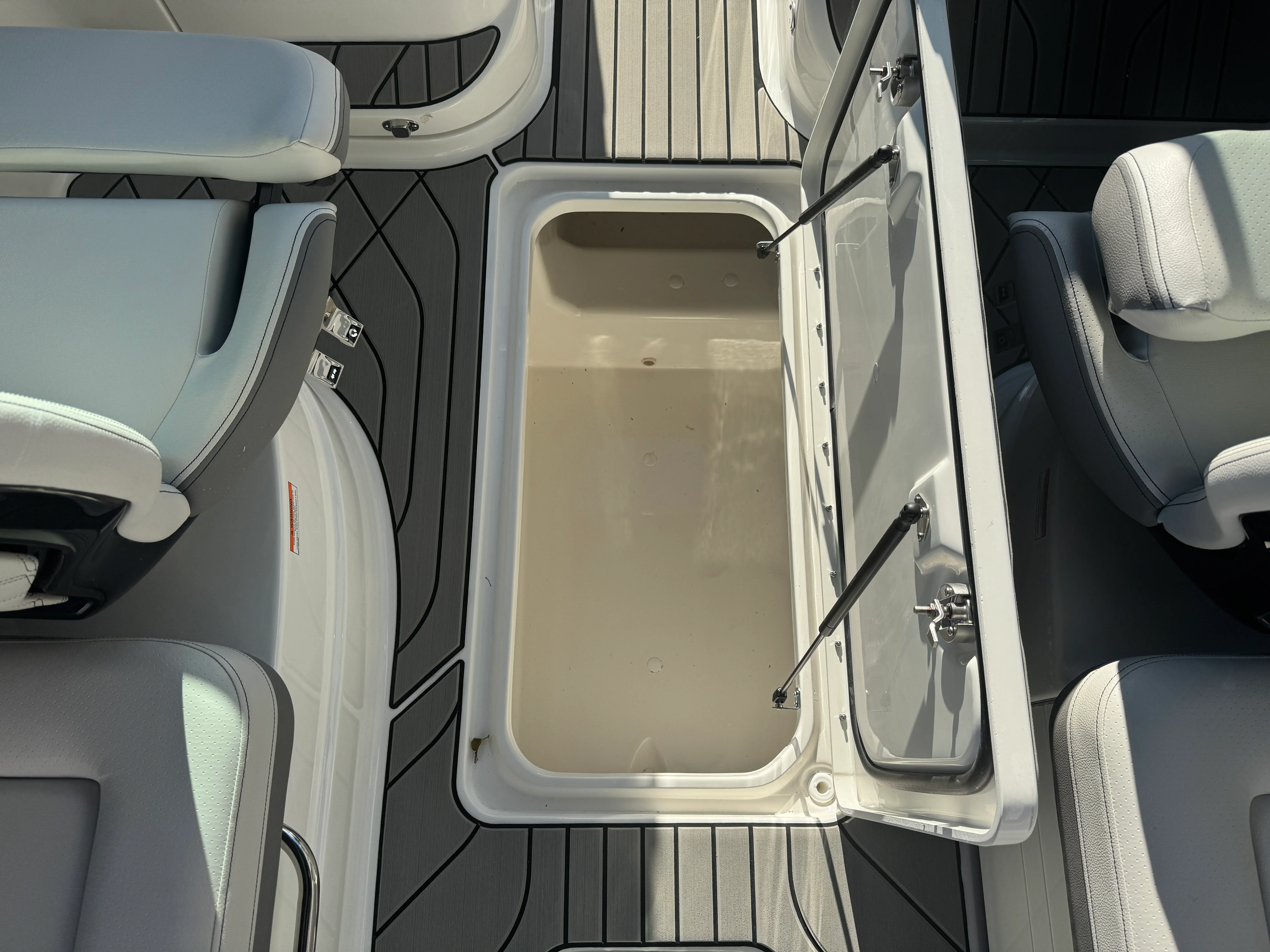 2026 Sea Ray SLX 260 Image Thumbnail #23