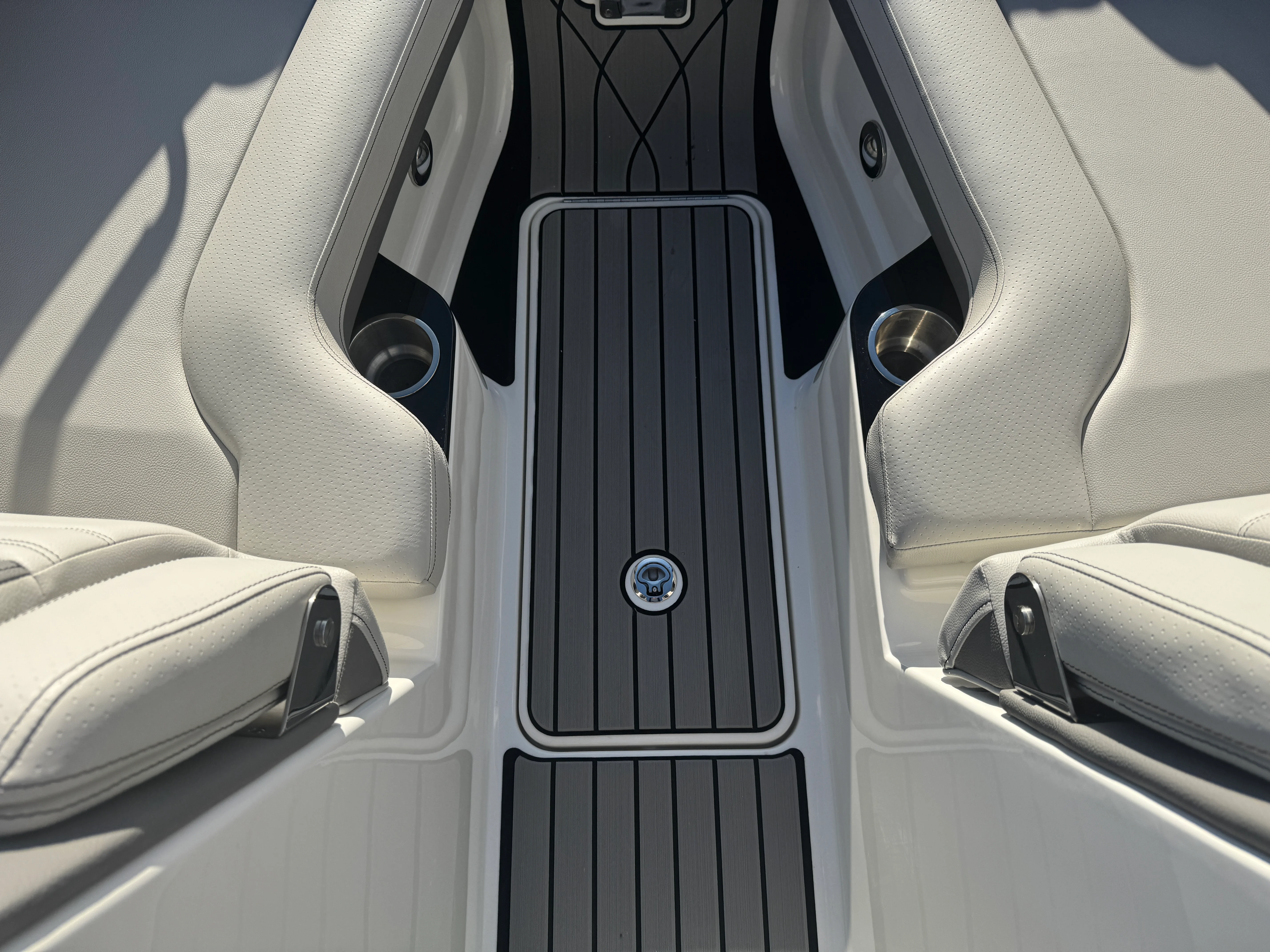 2026 Sea Ray SLX 260 Image Thumbnail #43