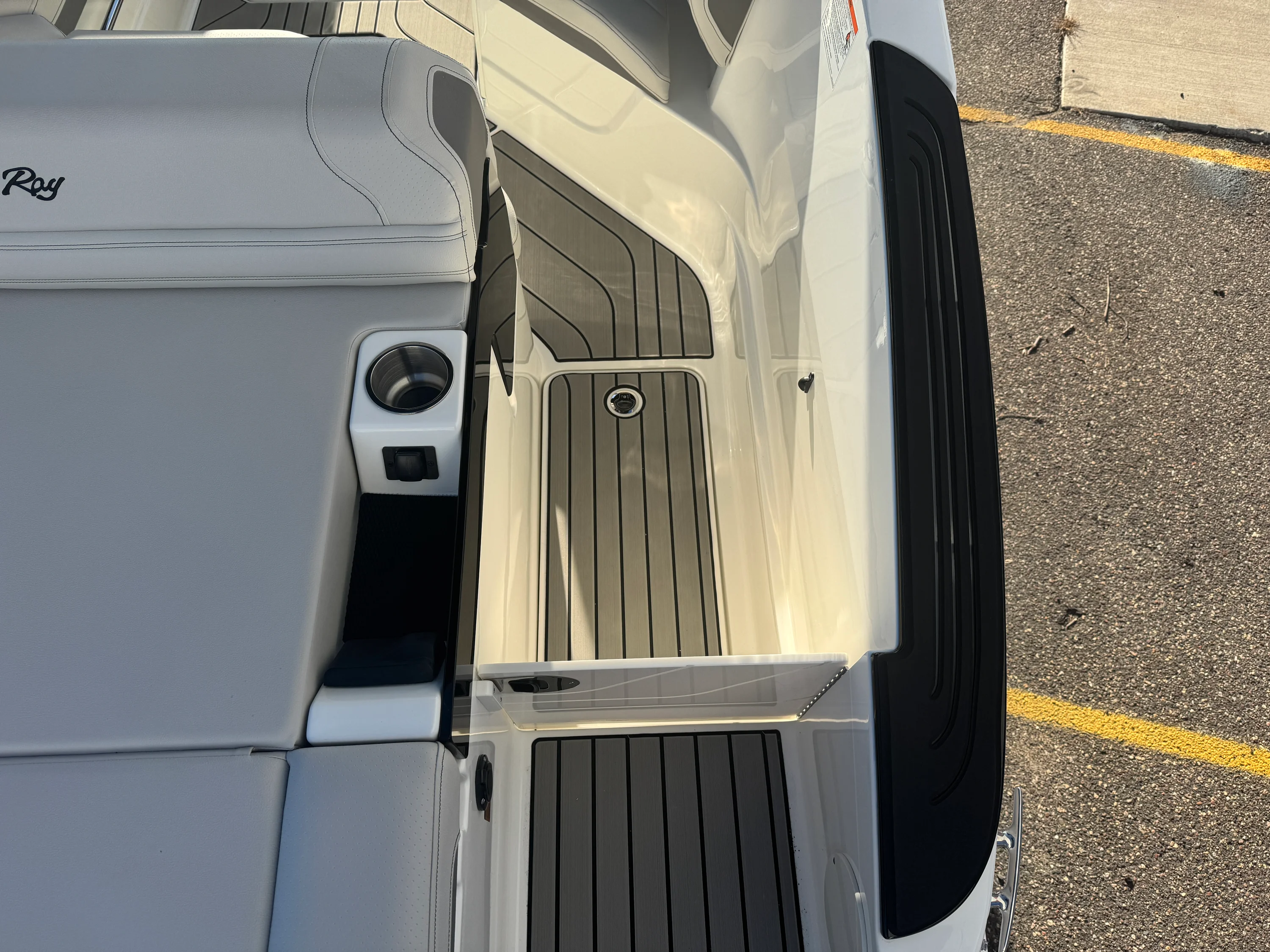 2026 Sea Ray SLX 260 Image Thumbnail #12