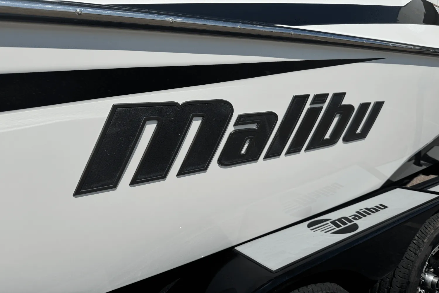 2018 Malibu 21 VLX Image Thumbnail #3